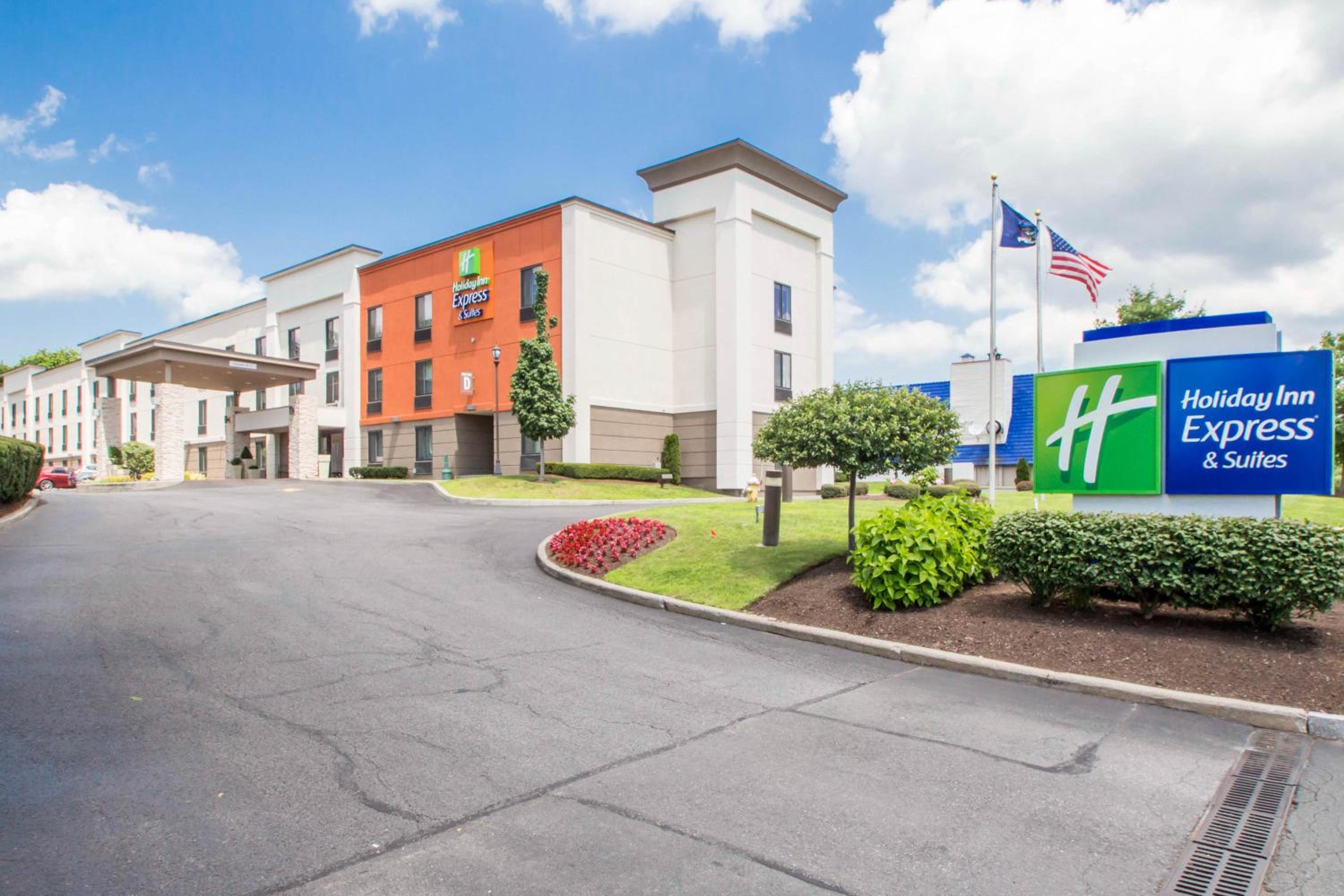 Hotel Holiday Inn Express & Suites - Albany Airport - Wolf Road, an IHG Hotel - Image 1