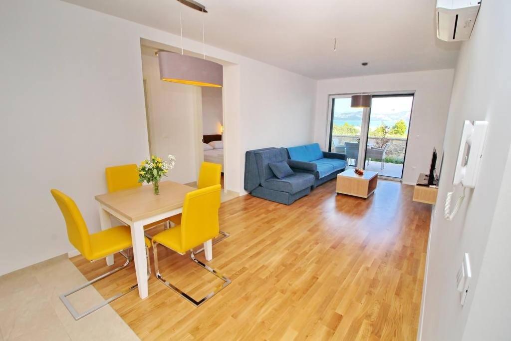 Apartments Kula