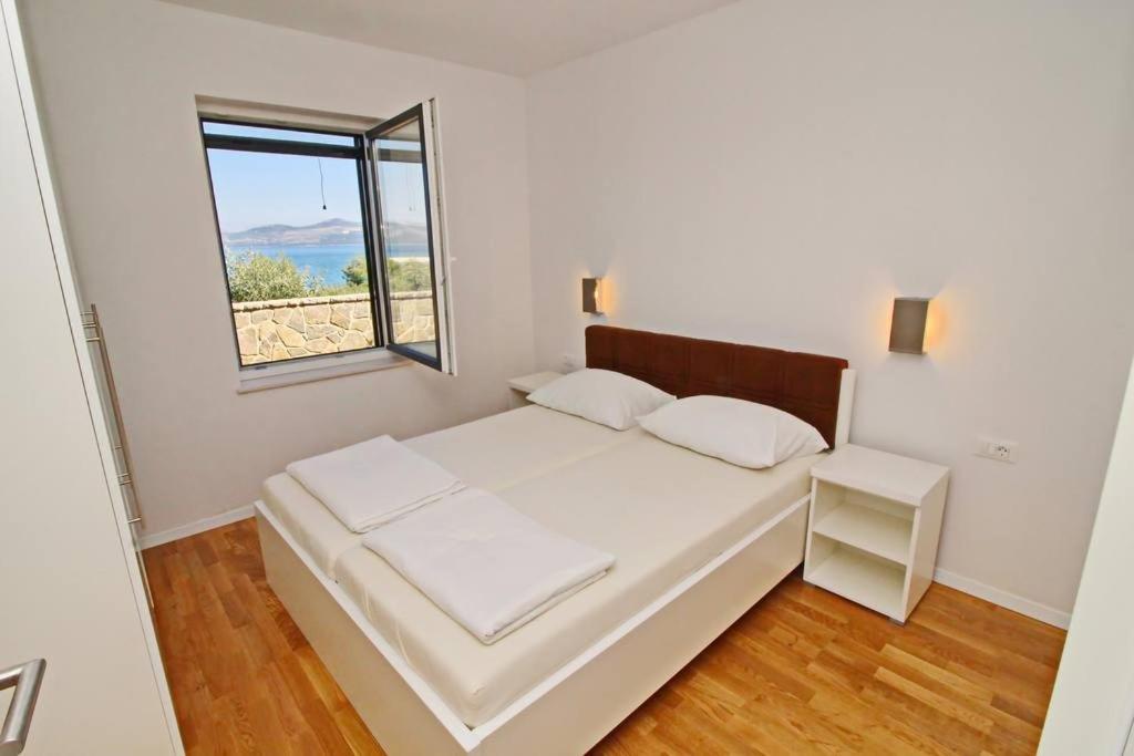 Apartments Kula