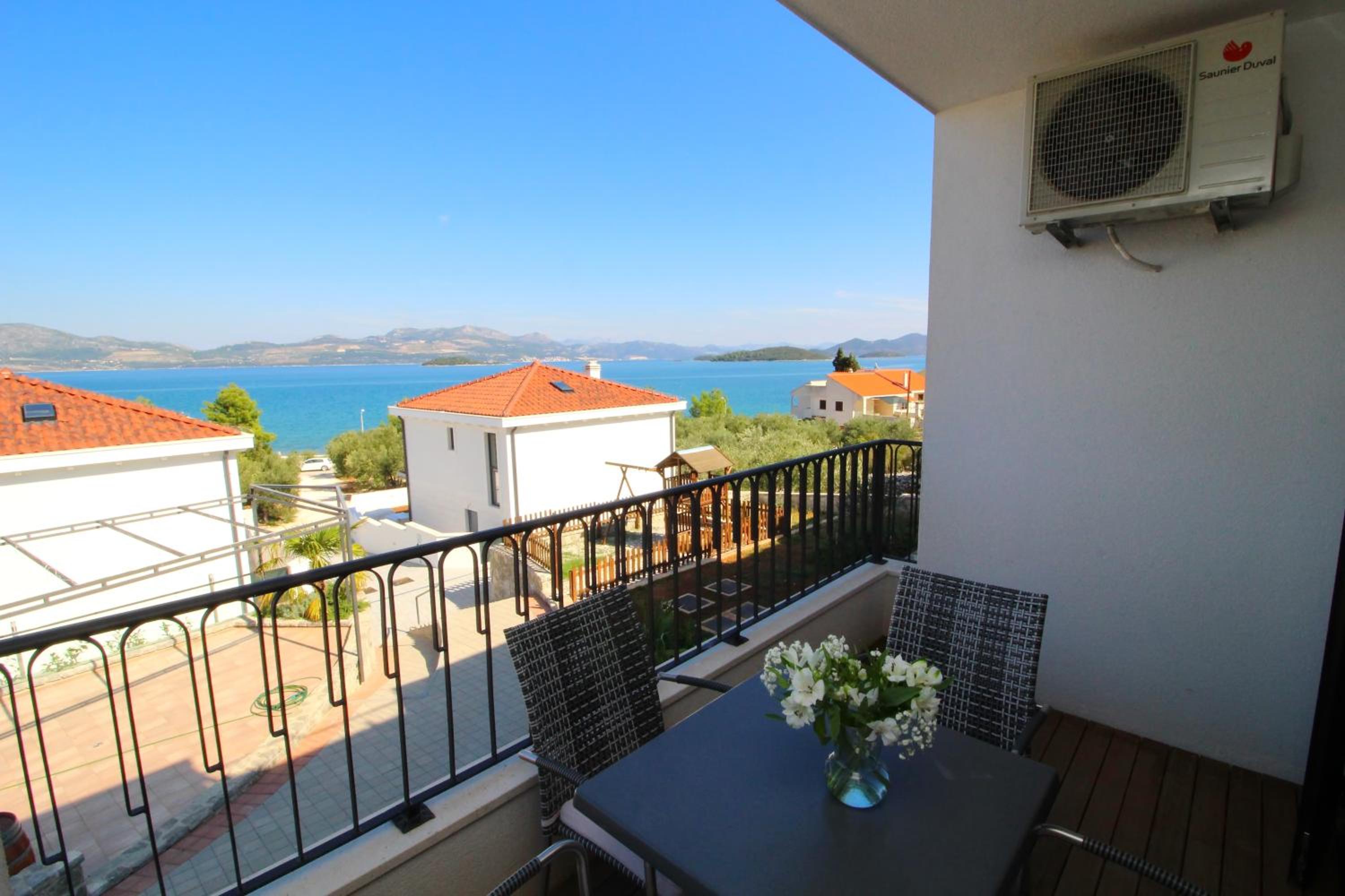 Apartments Kula