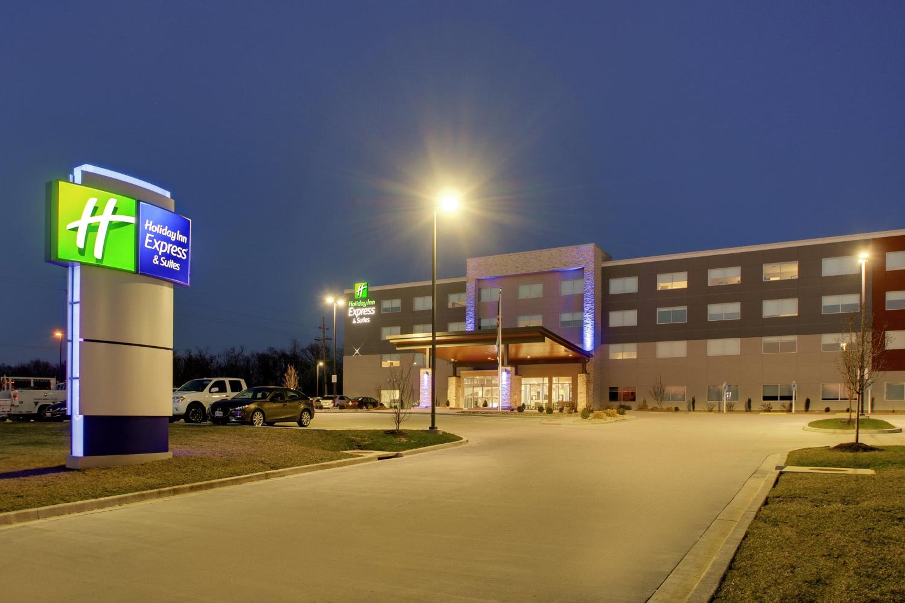 Mount Vernon Vacations - Holiday Inn Express  Suites - Mount Vernon, an IHG Hotel - Property Image 3