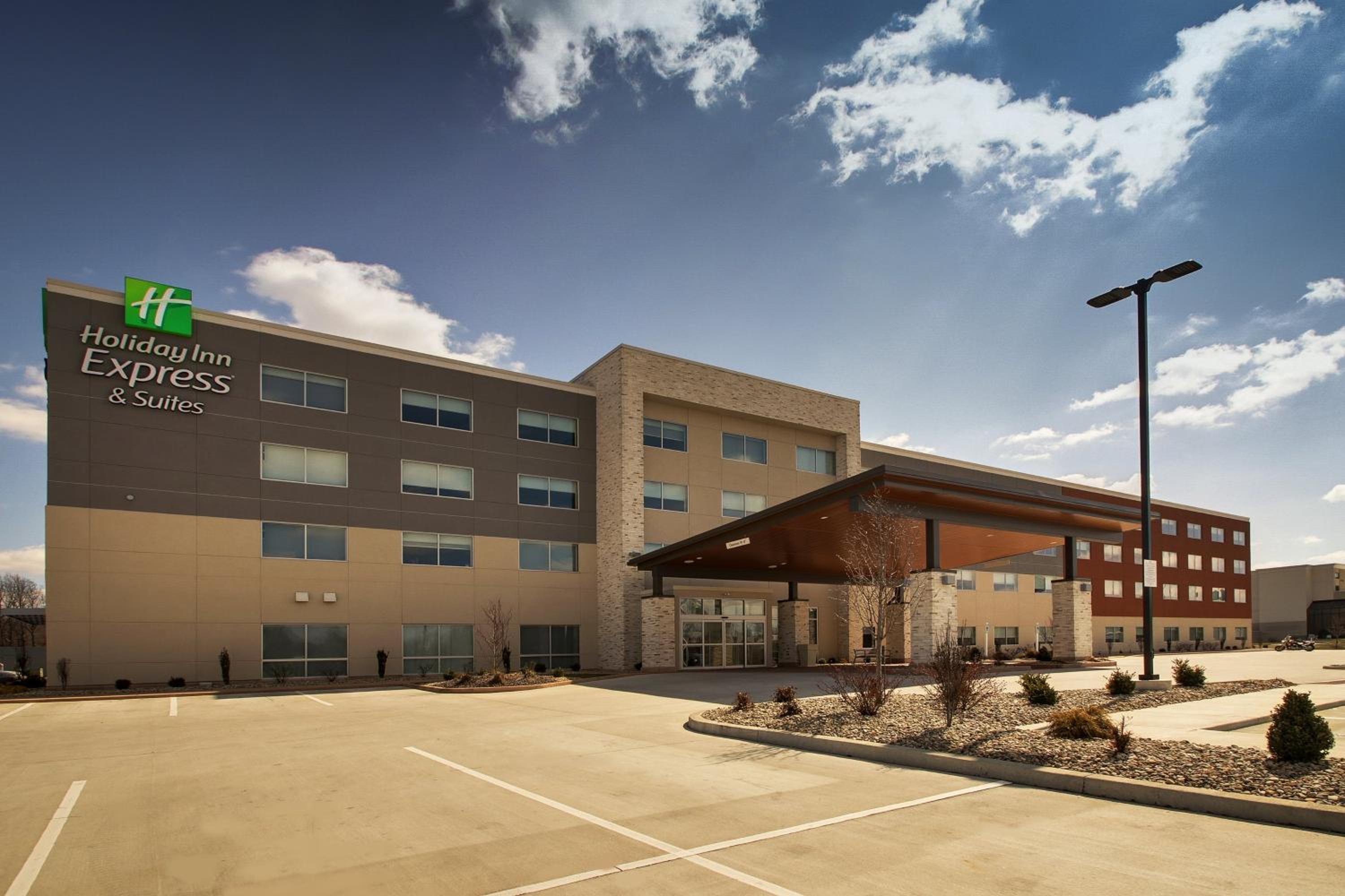 Mount Vernon Vacations - Holiday Inn Express  Suites - Mount Vernon, an IHG Hotel - Property Image 1