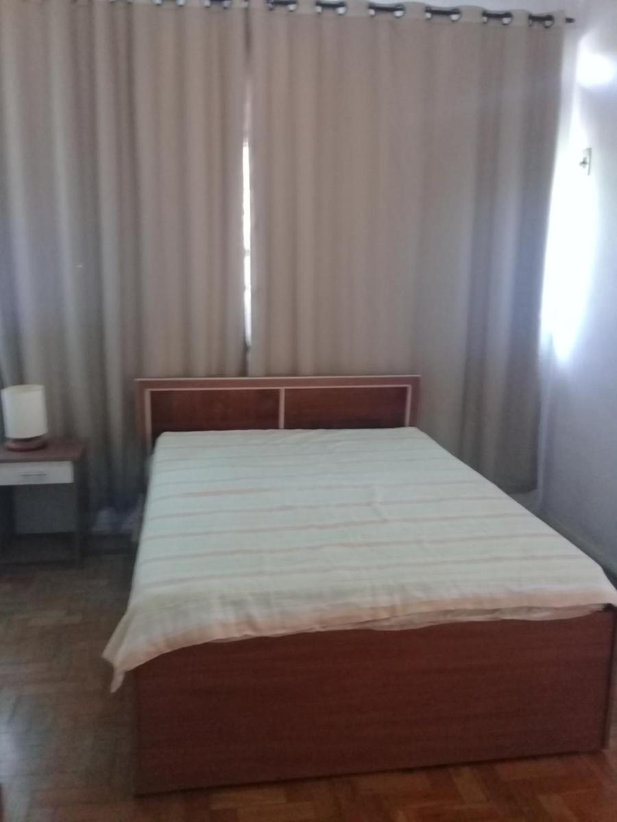 Casarão com piscina e churrasqueira