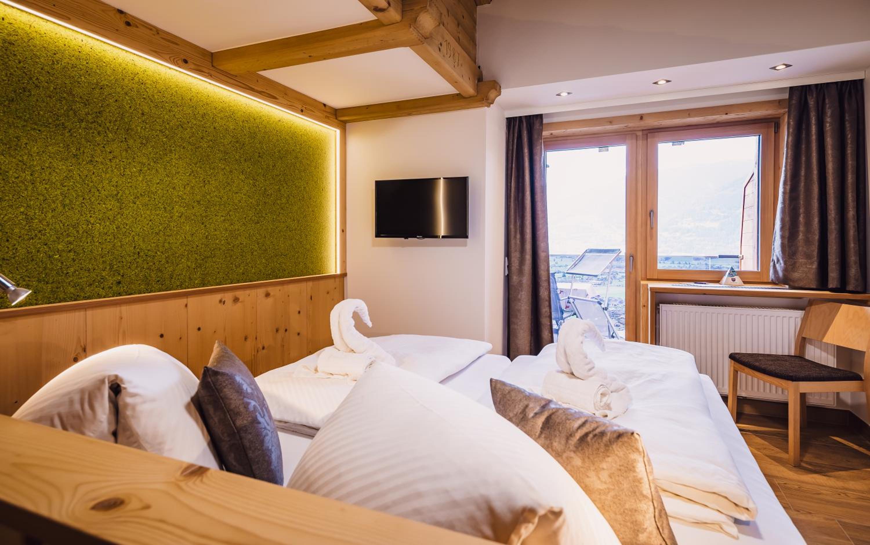 Panorama Hotel Guggenbichl - inkl Sommerkarte, einmaliger Eintritt ins Tauern Spa & bester Ausblick über Kaprun