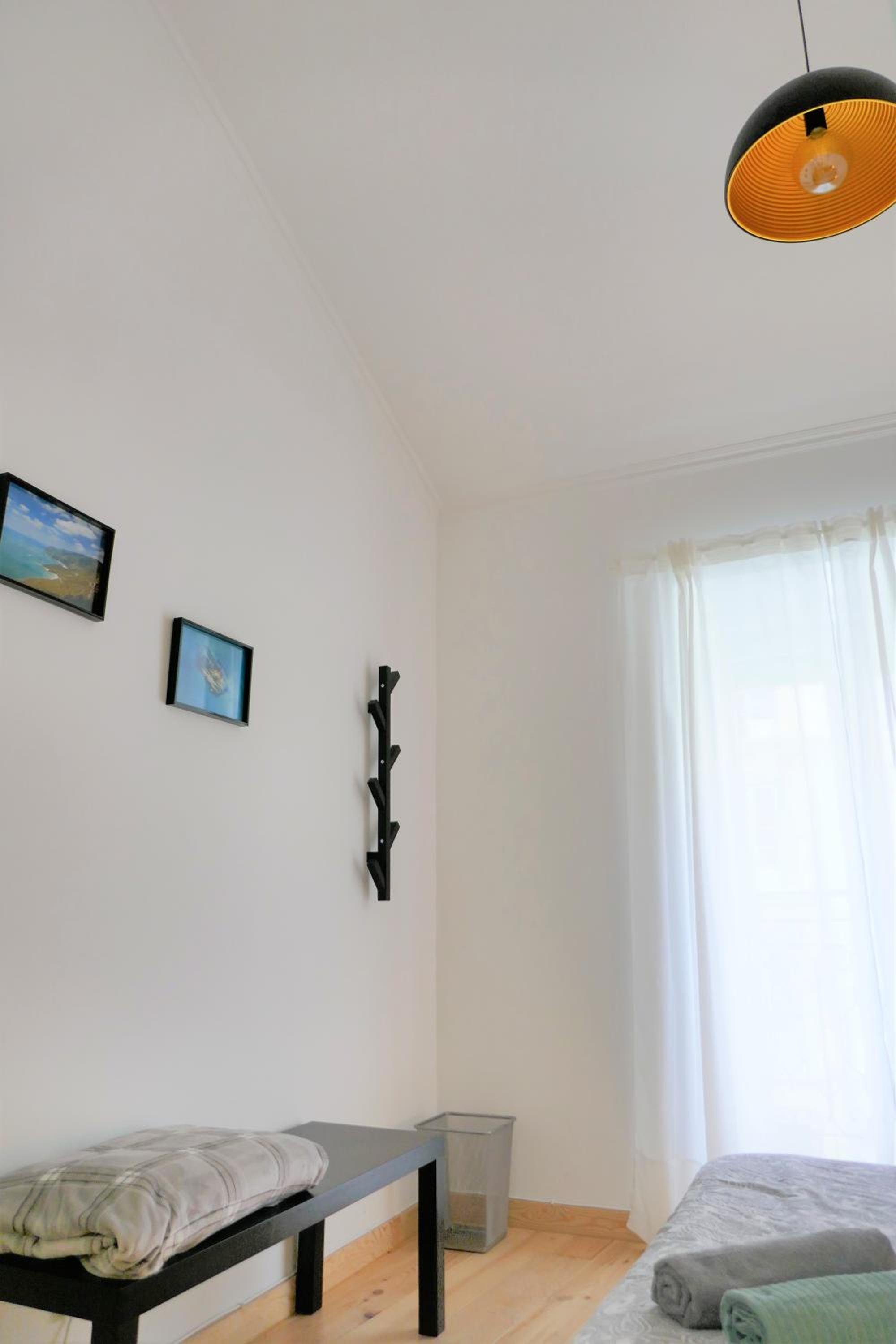 TT Anjos Lisbon Rooms view 3