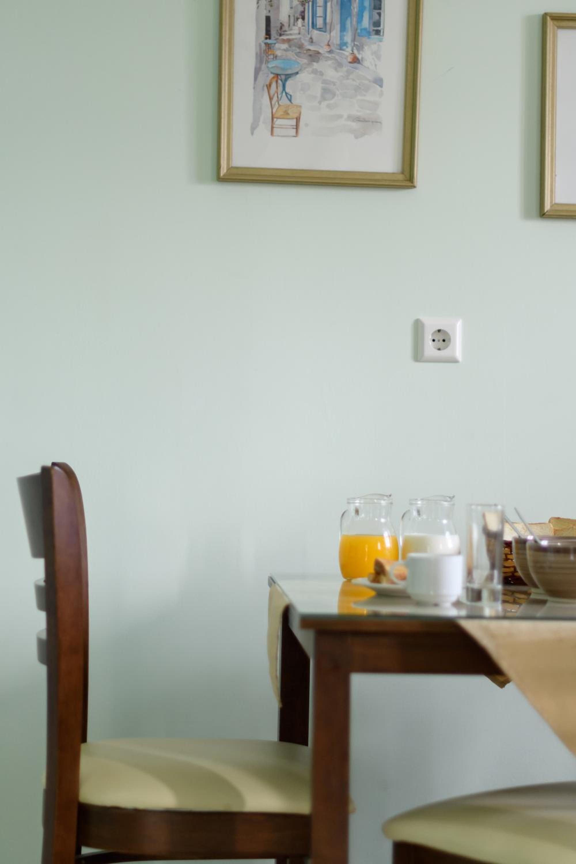 Moonlight Apartments & Suites photo 2