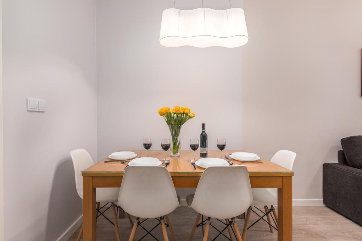 Apartments Old Town 2 Warsaw by Renters view 4