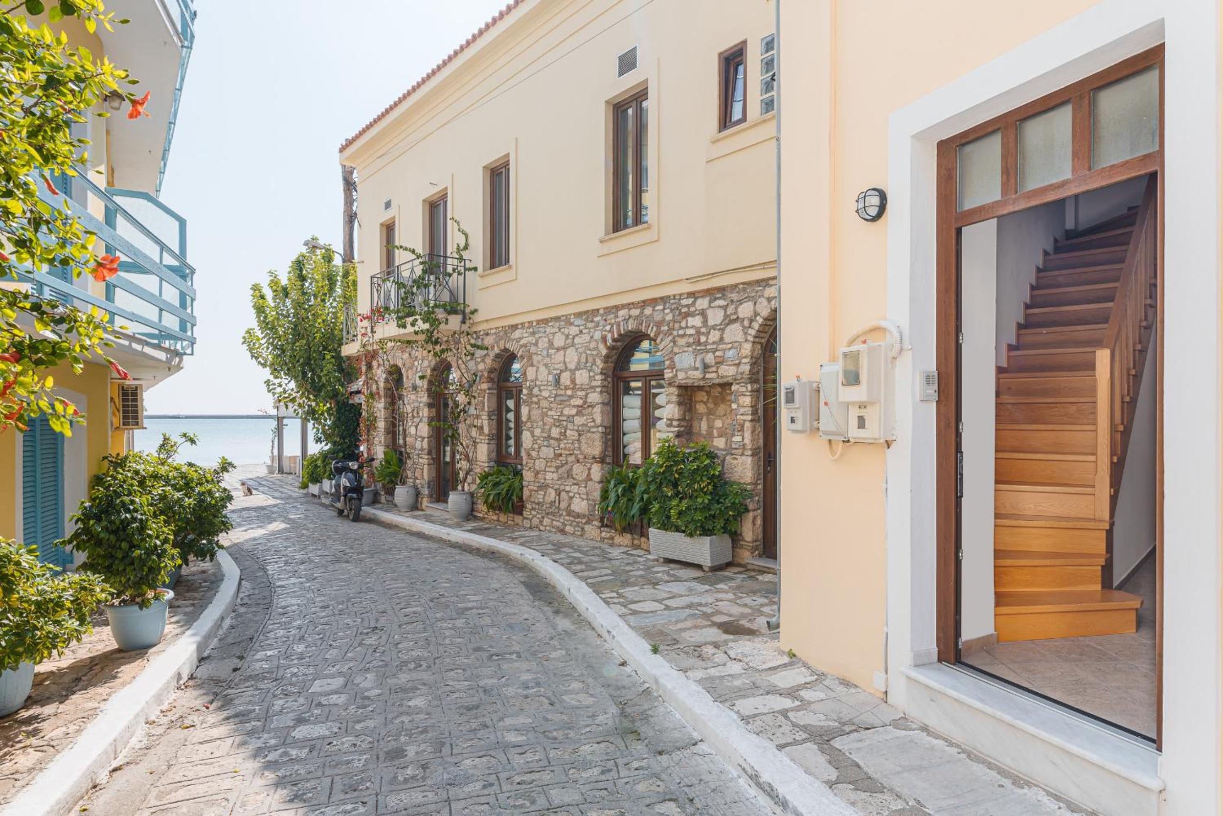 Villa Porto- Naftilos Residences