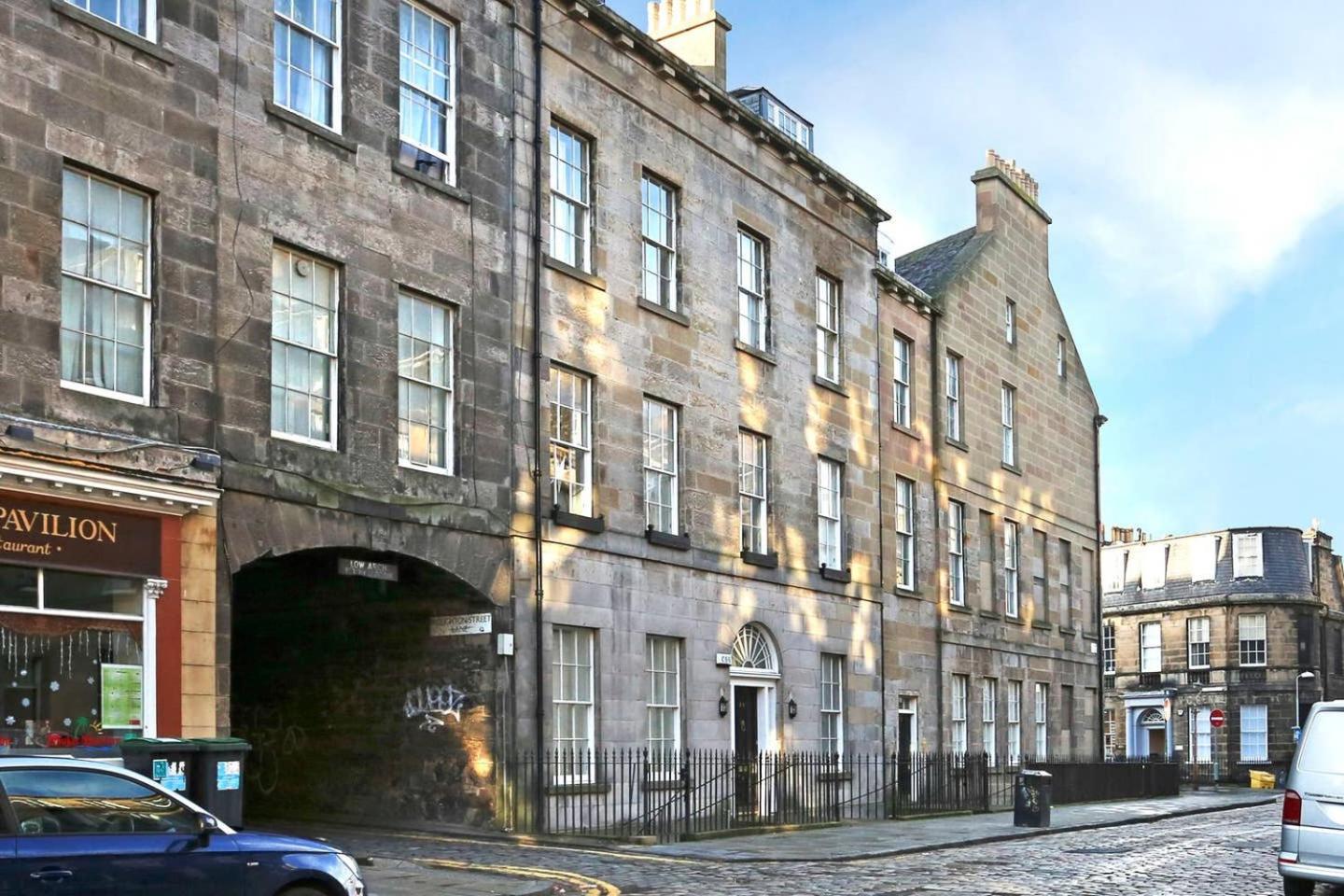 JOIVY Vibrant Home near Calton Hill — Edinburgh