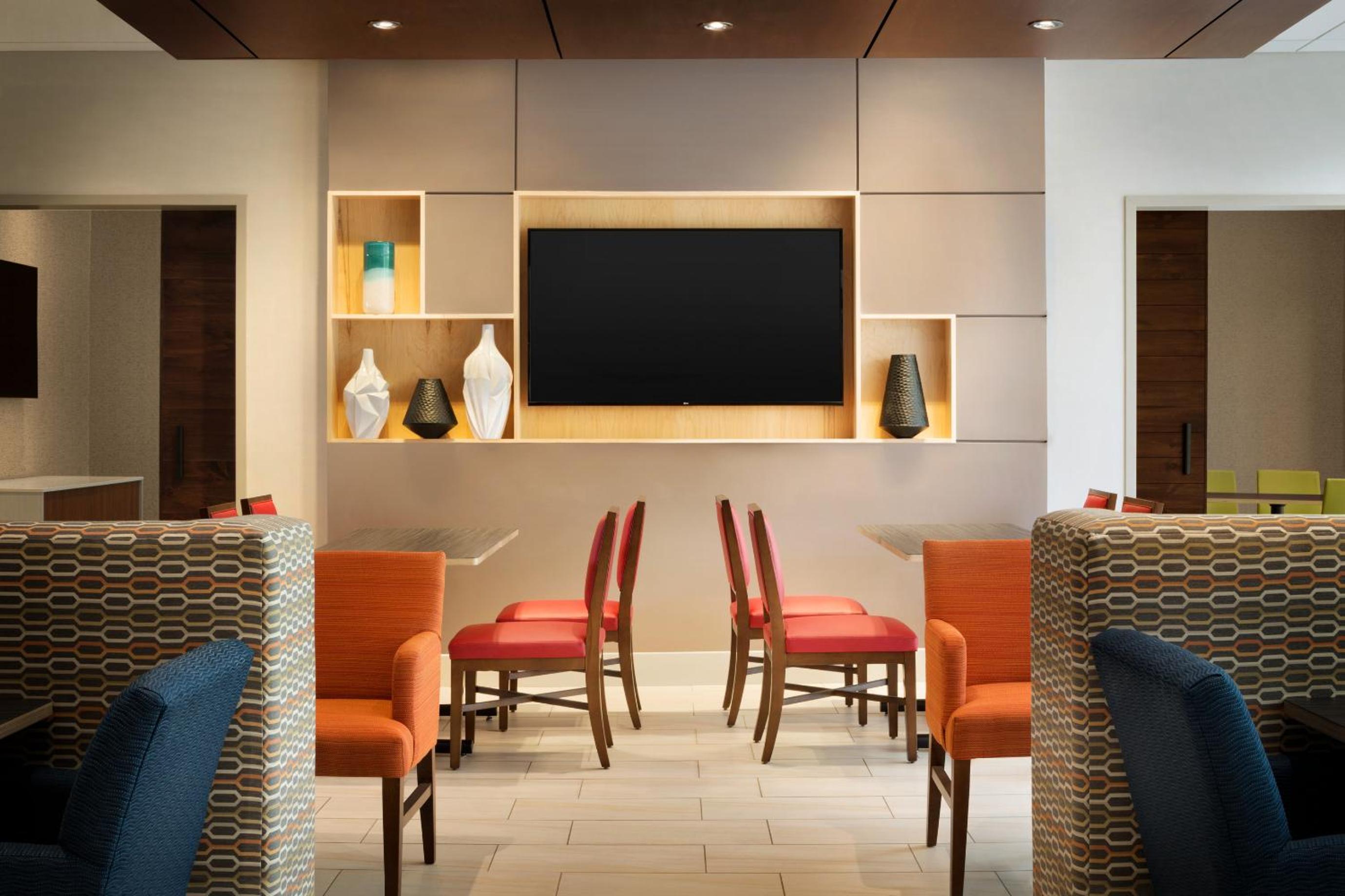 Brunswick Vacations - Holiday Inn Express Suites Brunswick-Harpers Ferry Area, an IHG Hotel - Property Image 54