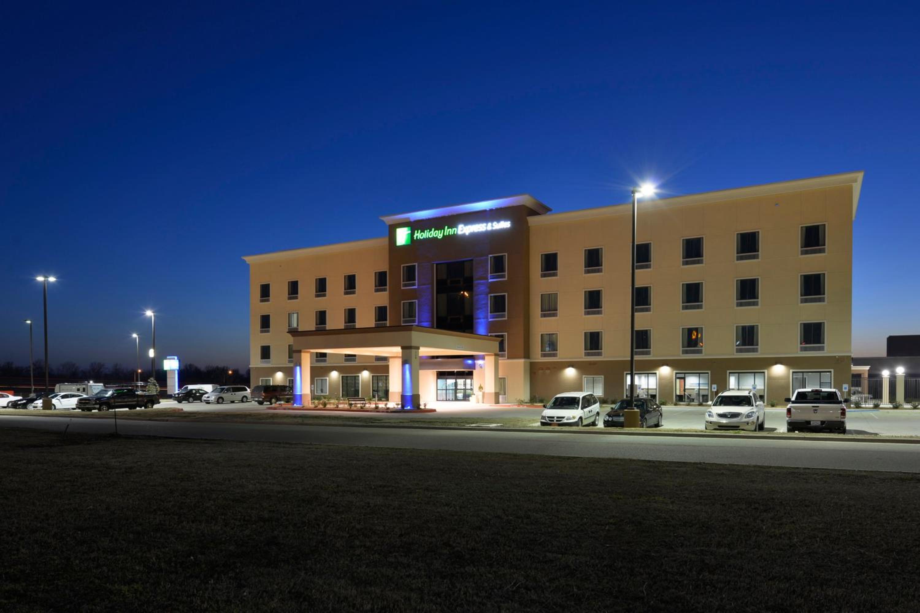 Forrest City Vacations - Holiday Inn Express  Suites Forrest City, an IHG Hotel - Property Image 1