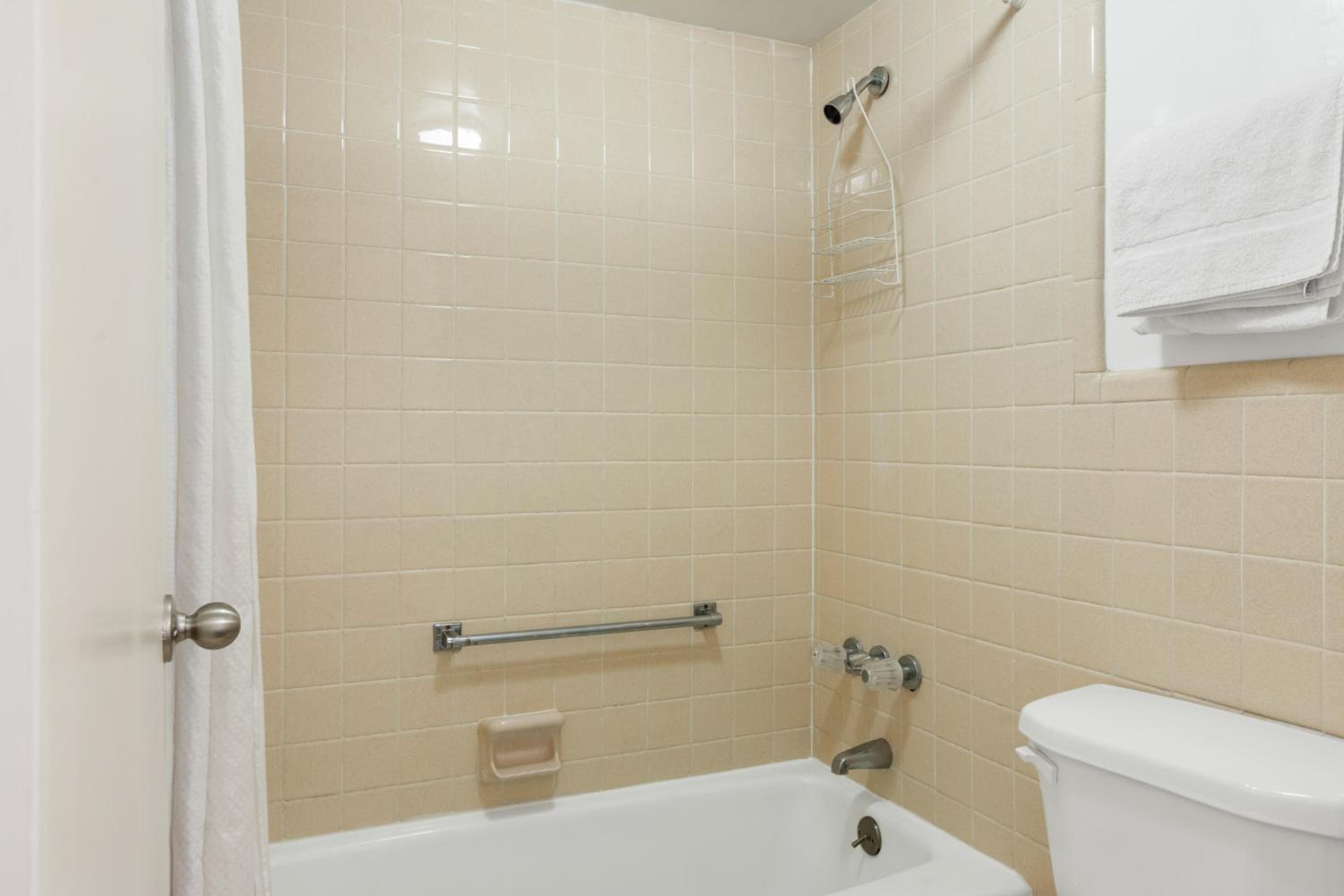 Traveler's Place Inn & Suites