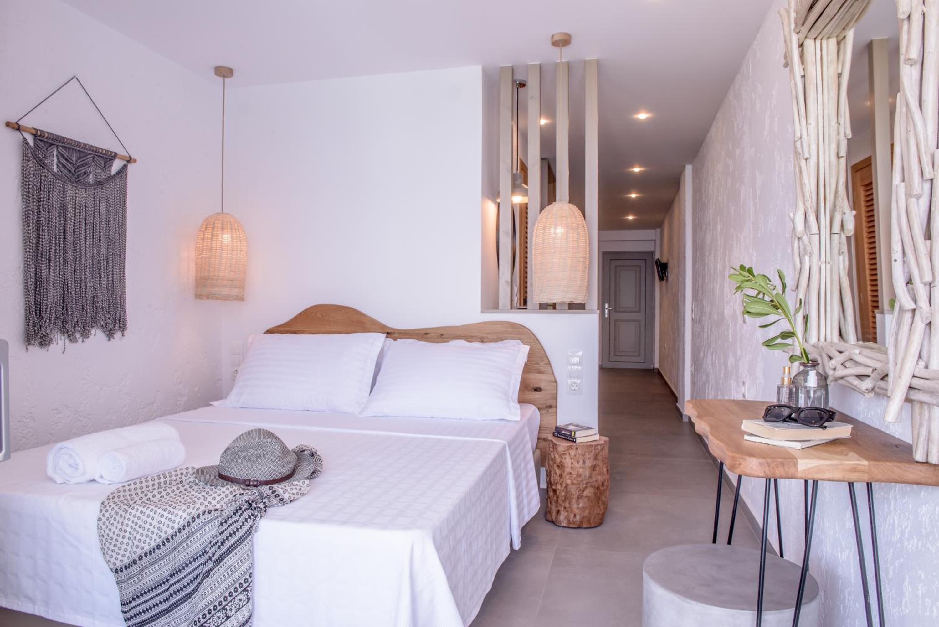 Laia Seafront Luxury Apartments photo 4