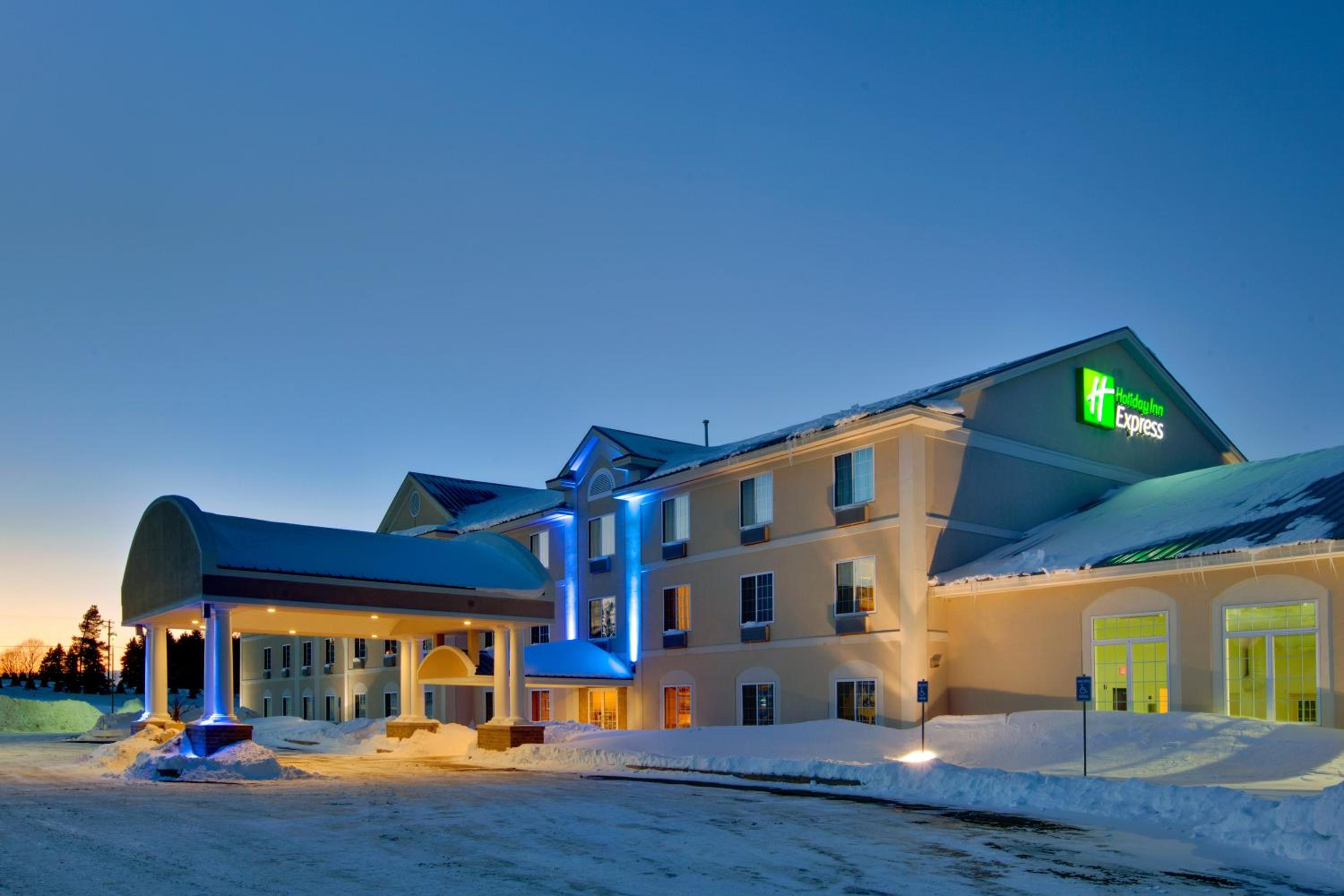 Cadillac Vacations - Holiday Inn Express Hotel Suites Cadillac, an IHG Hotel - Property Image 24