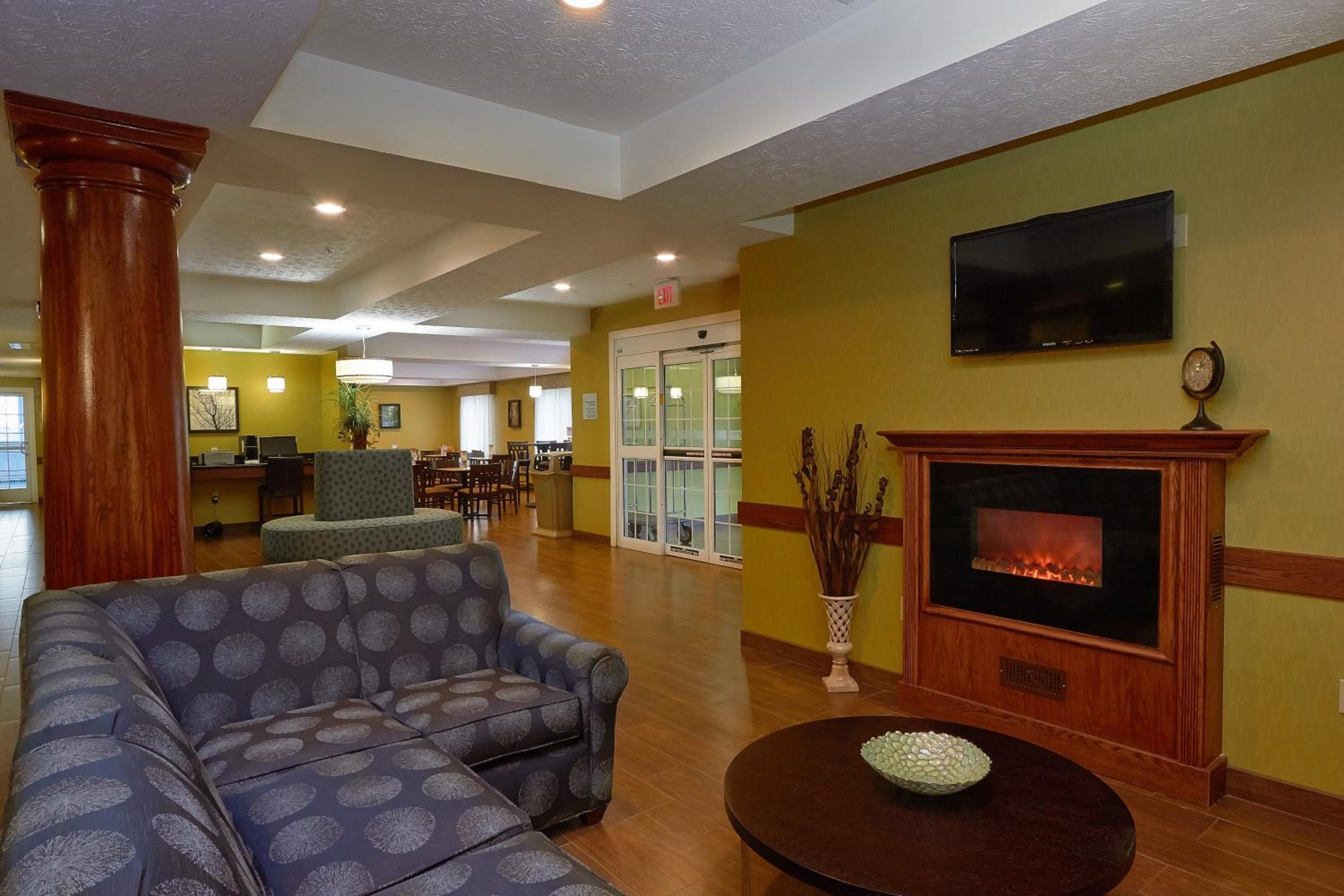 Cadillac Vacations - Holiday Inn Express Hotel Suites Cadillac, an IHG Hotel - Property Image 11