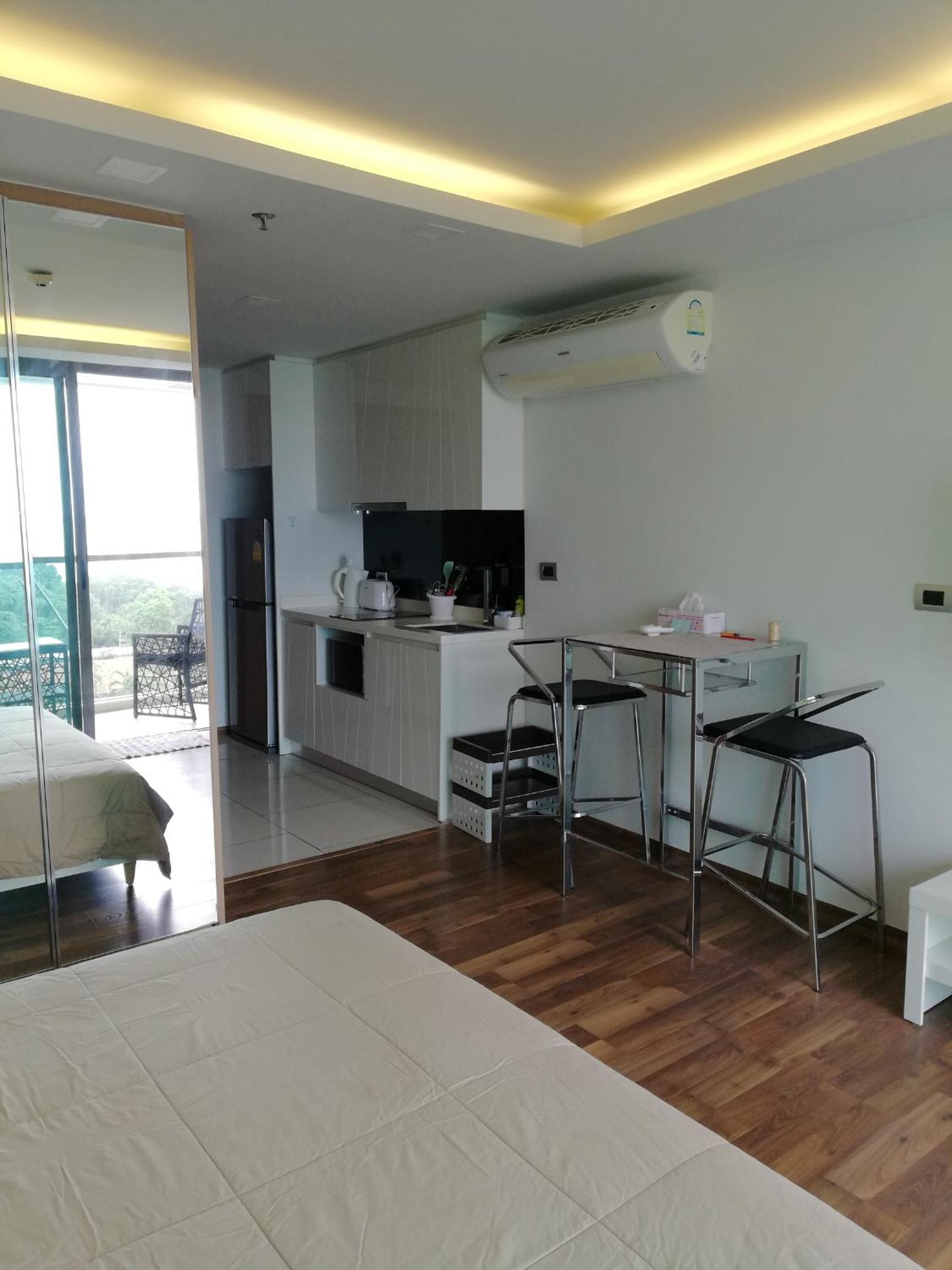 The Peak Towers sea view apartments view 5