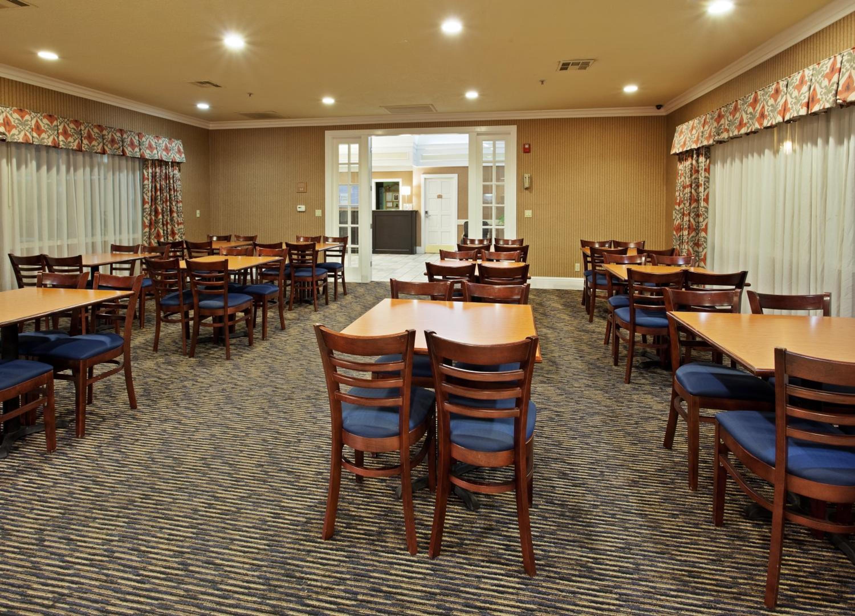 Holiday Inn Express Corning, an IHG Hotel - Property Image 1