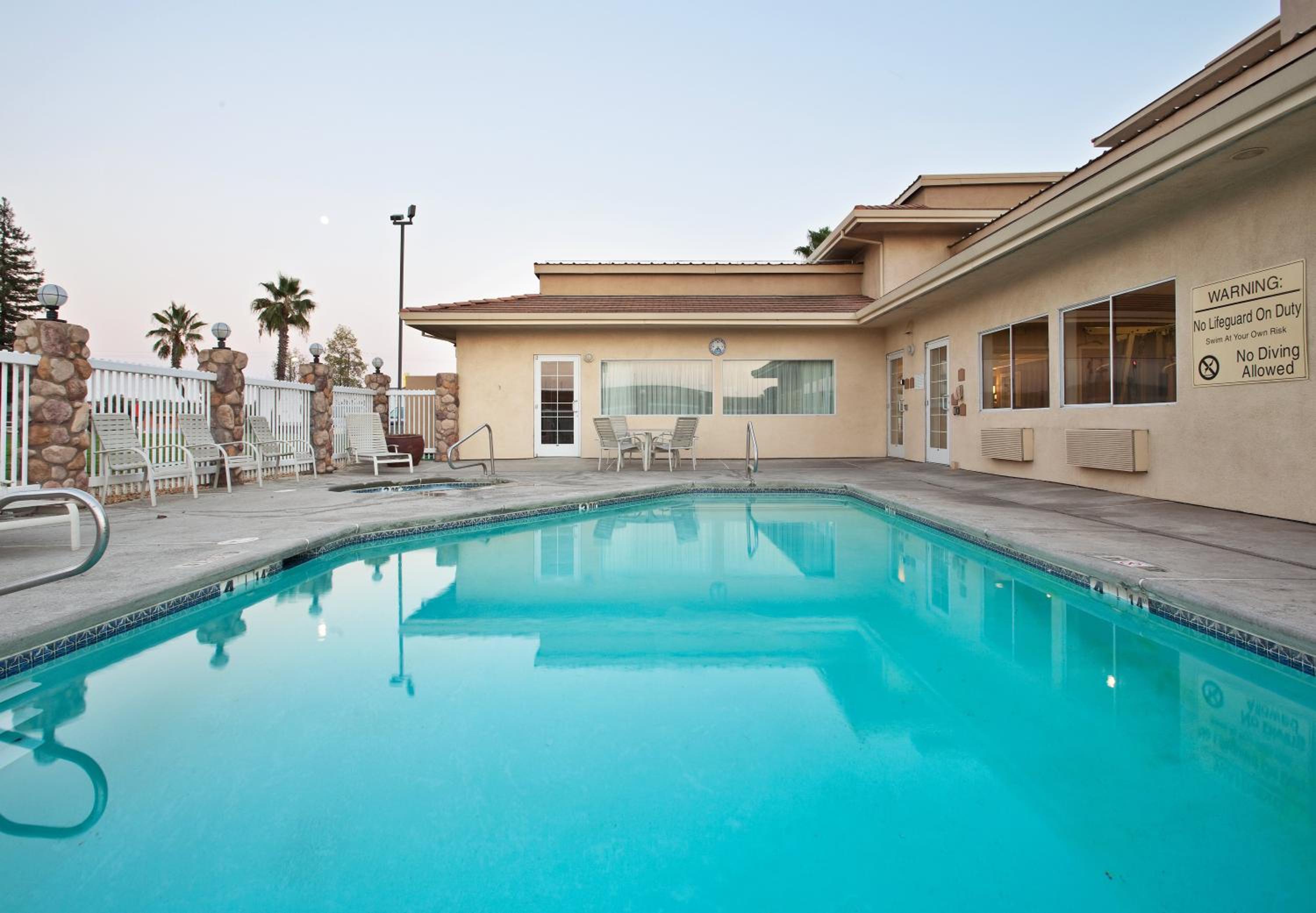 Red Bluff Vacations - Holiday Inn Express Corning, an IHG Hotel - Property Image 5