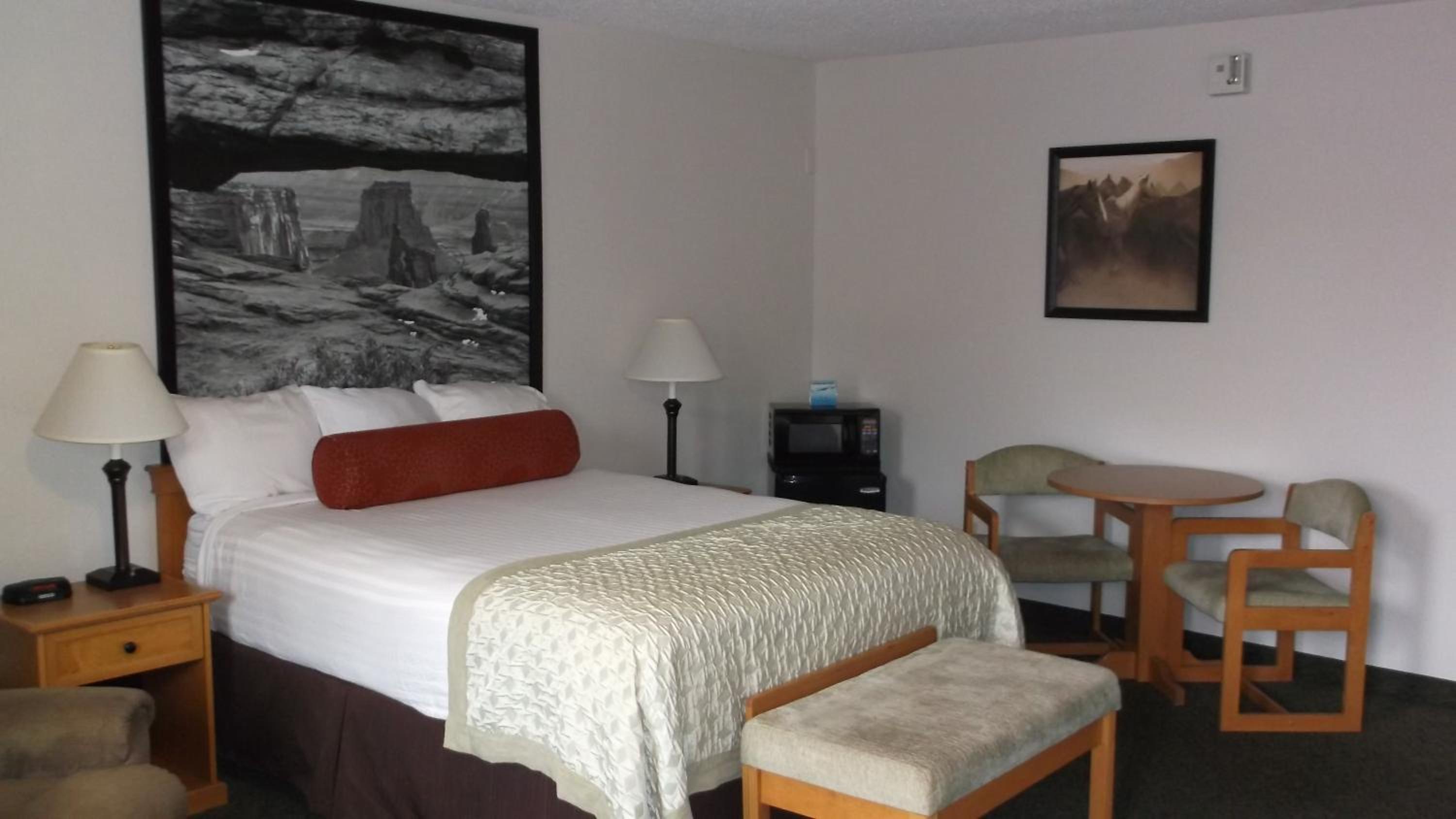 Super 8 by Wyndham Salina/Scenic Hills Area - Property Image 9