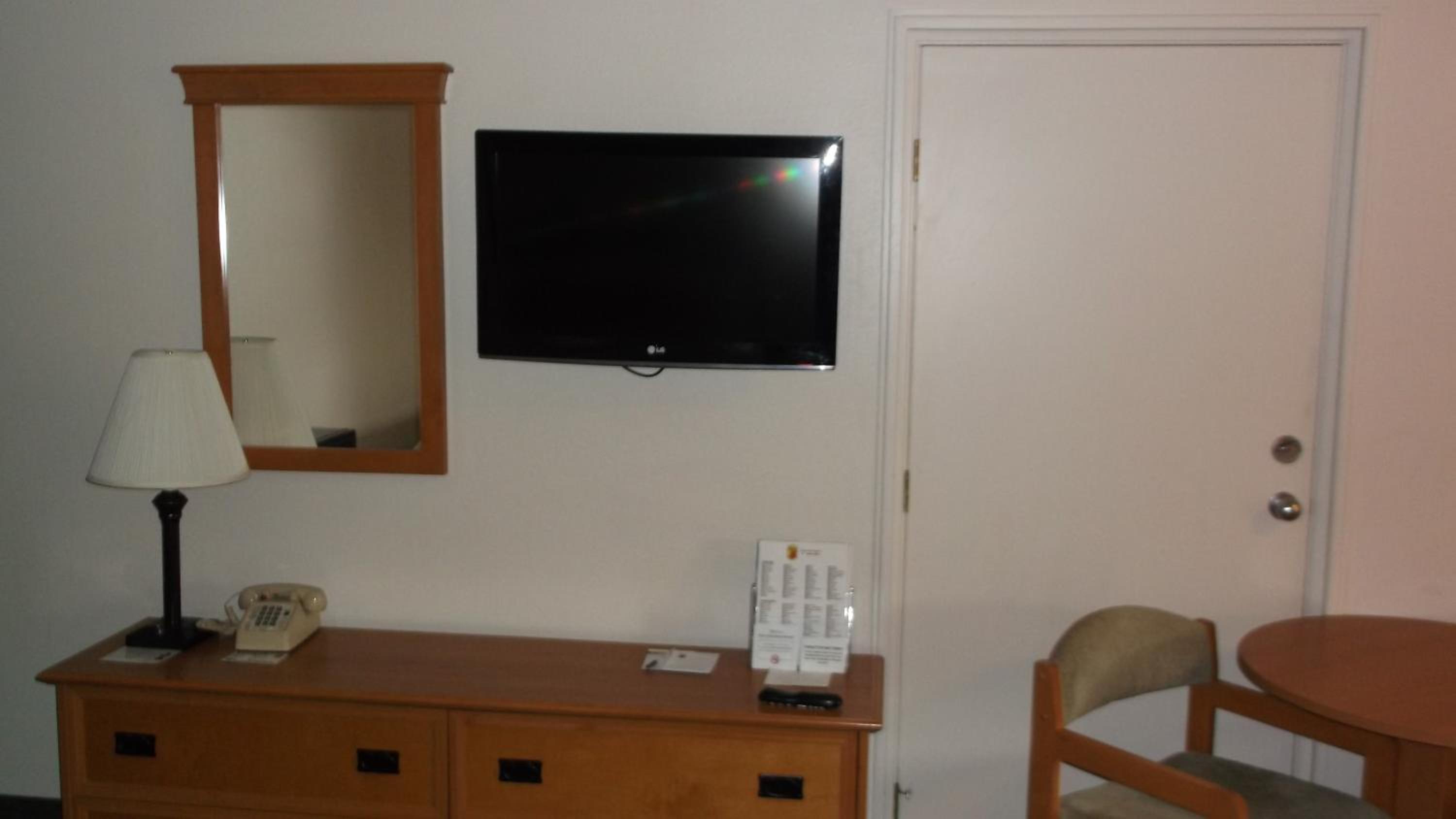 Super 8 by Wyndham Salina/Scenic Hills Area - Property Image 7