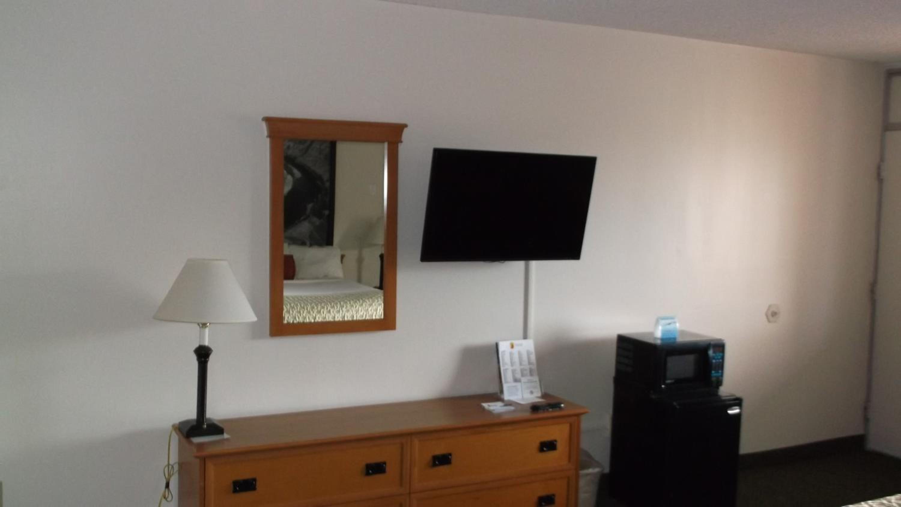 Super 8 by Wyndham Salina/Scenic Hills Area - Property Image 3