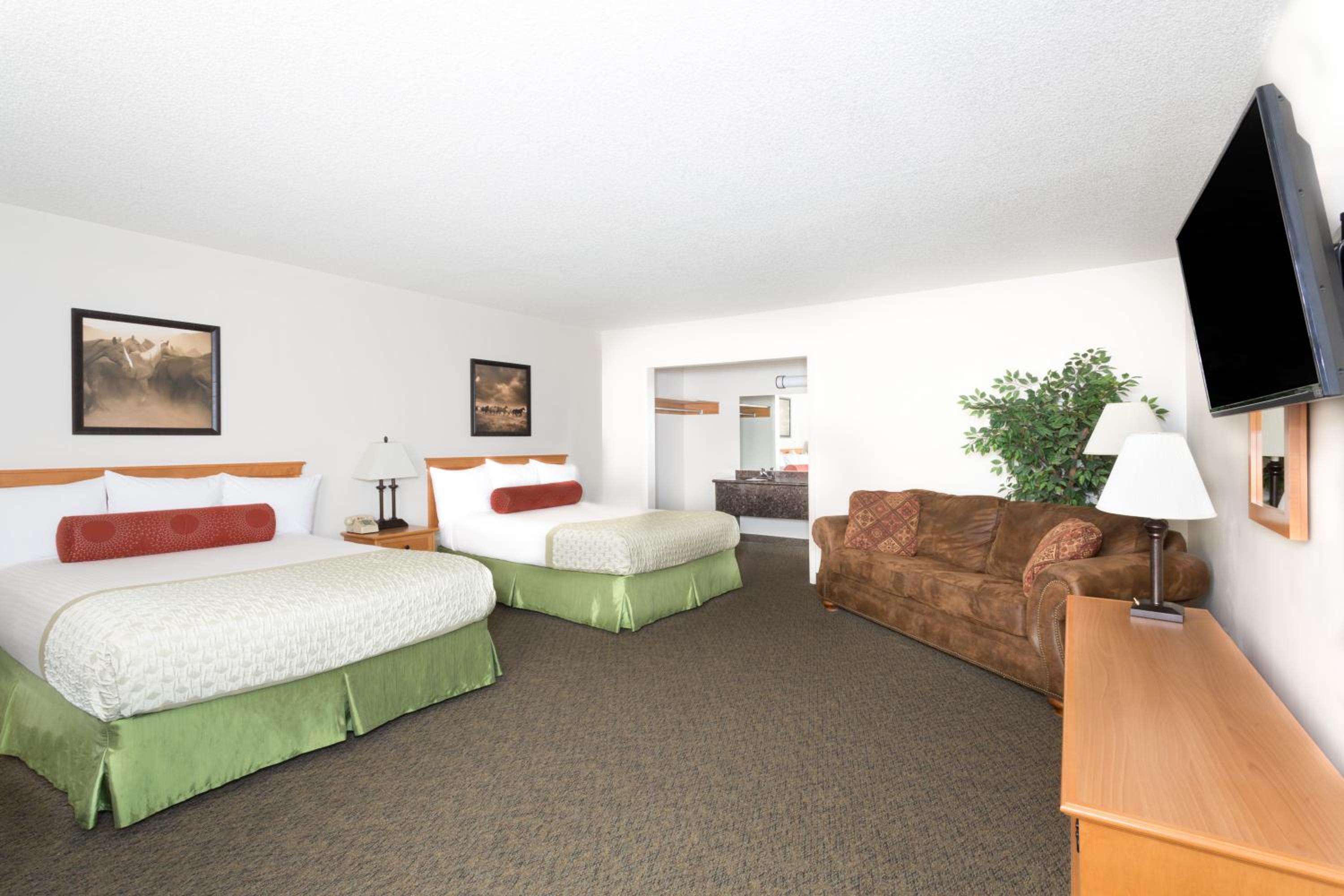 Super 8 by Wyndham Salina/Scenic Hills Area - Property Image 4