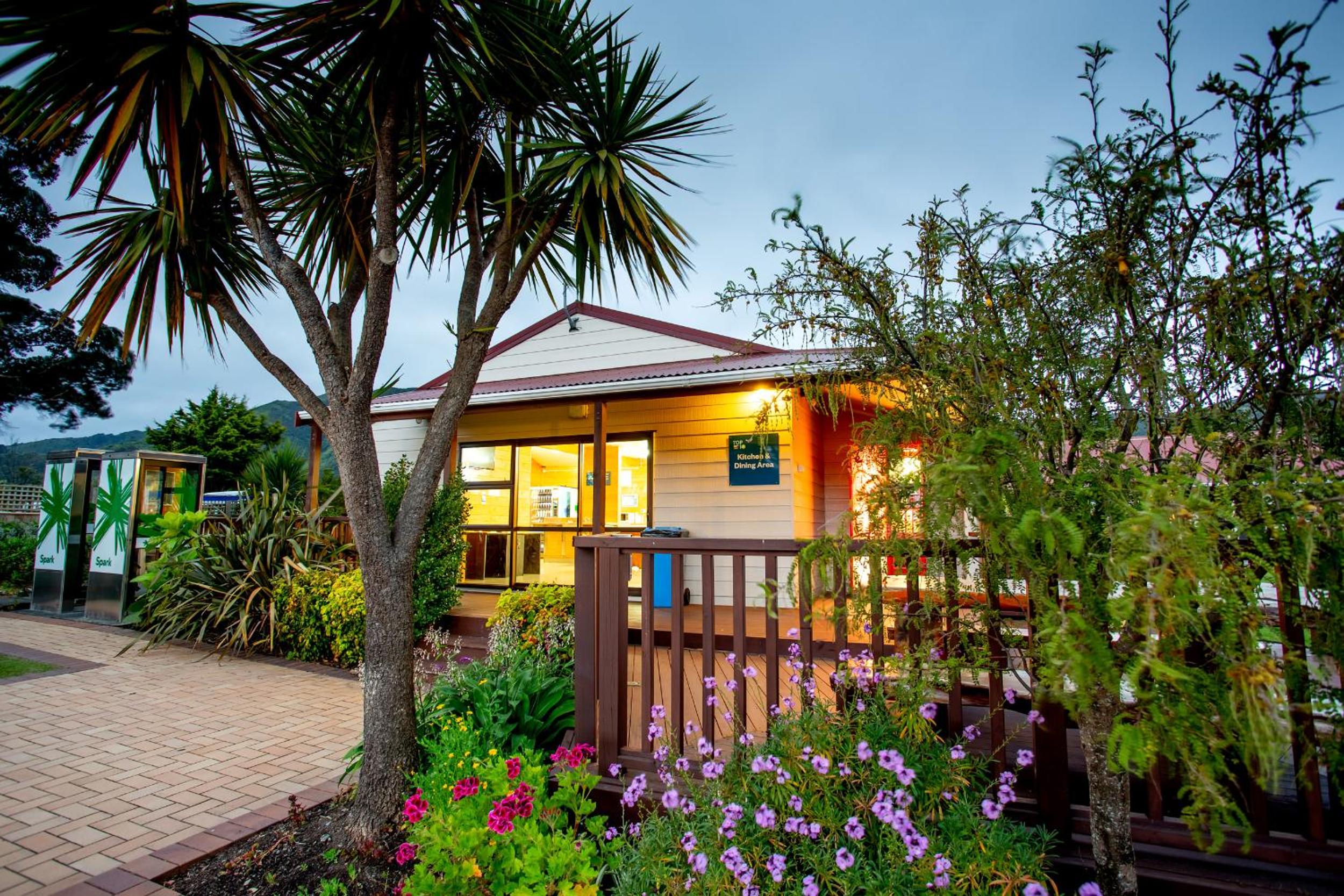 Wellington TOP 10 Holiday Park