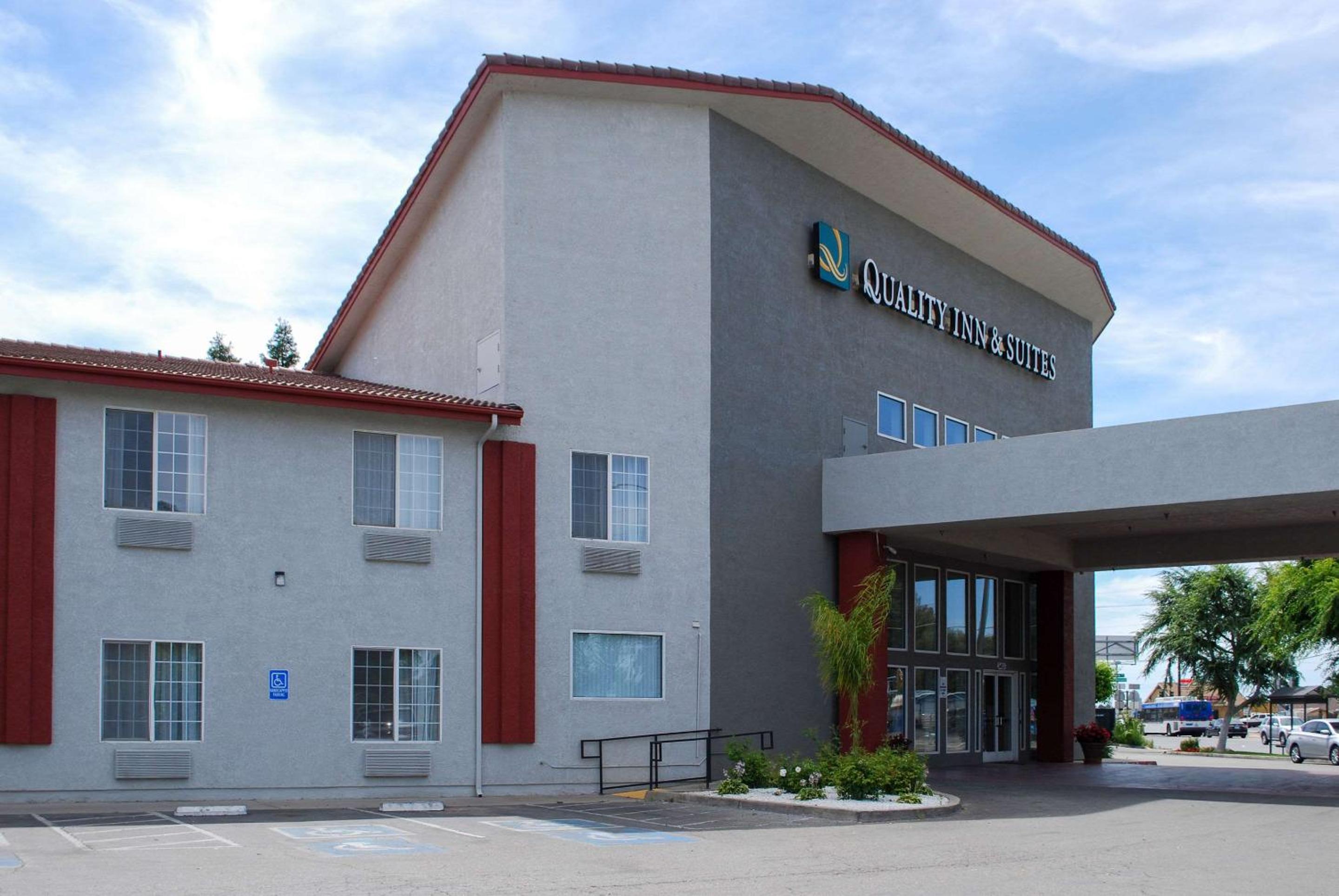 Hotel Quality Inn & Suites Fresno Northwest - Image 1
