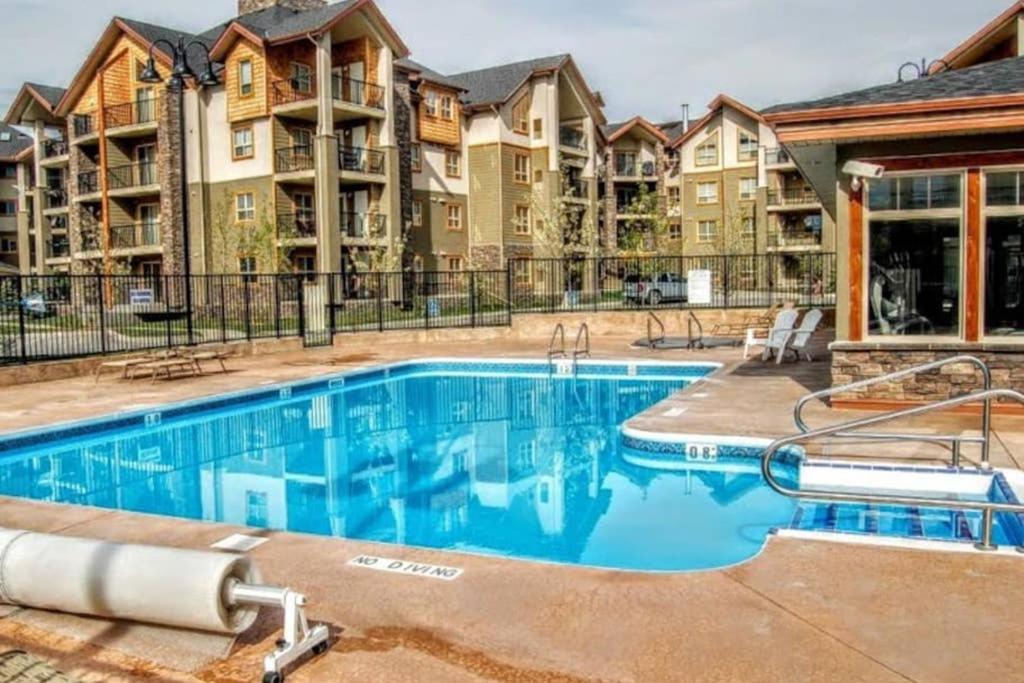 Sapphire Serenity Hot Tub Pool Ground Floor
