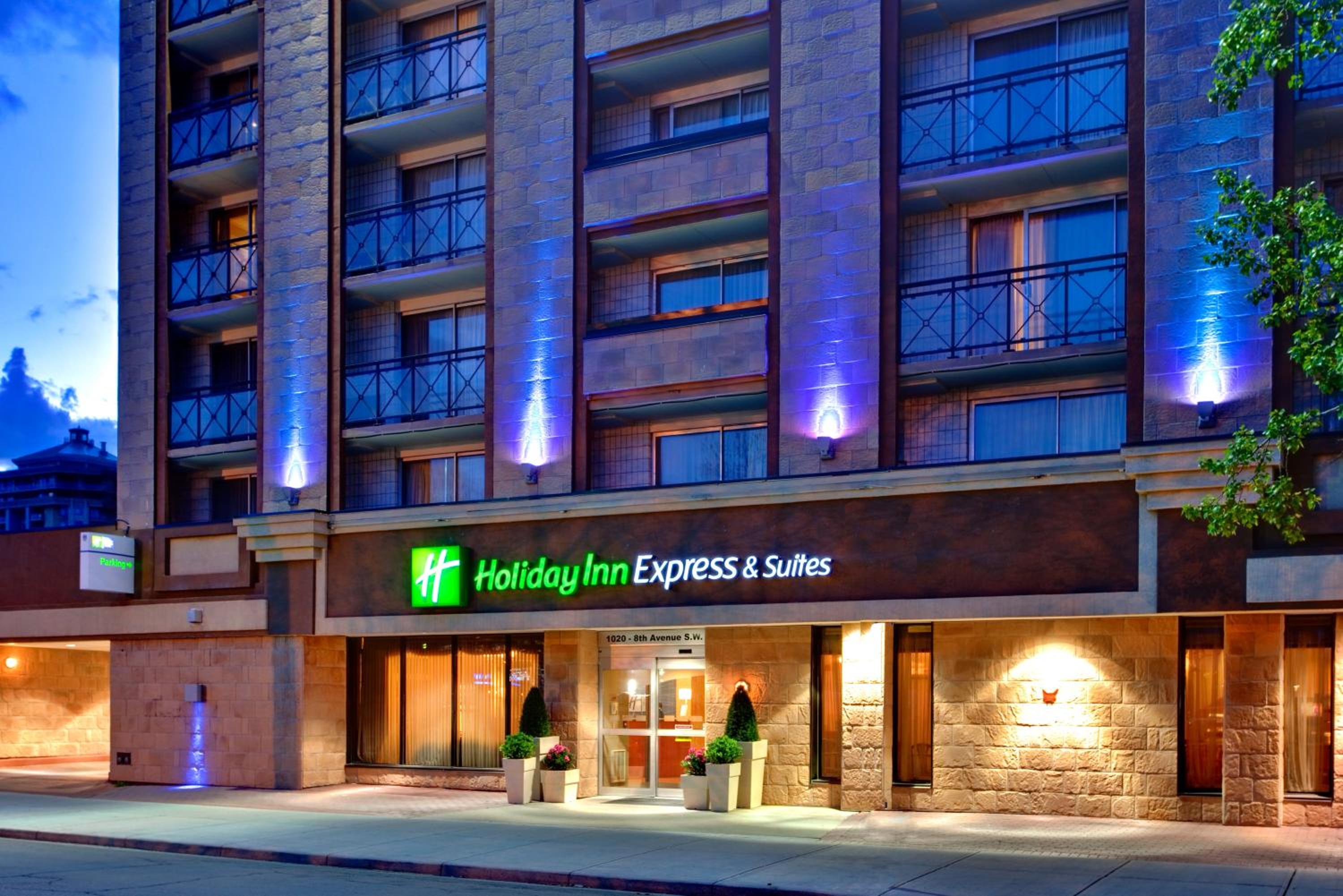 Hotel Holiday Inn Express and Suites Calgary, an IHG Hotel - Image 1