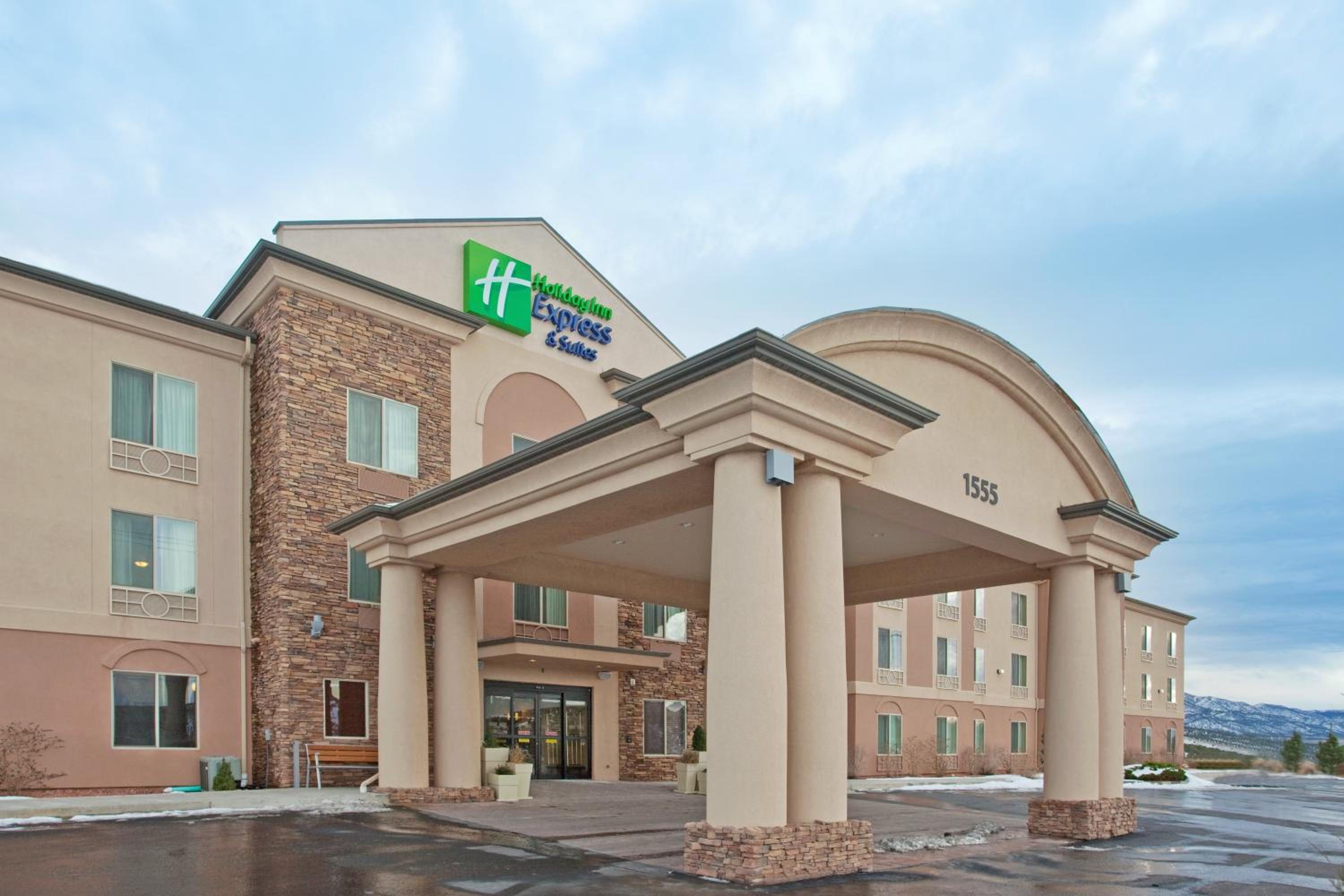 Hotel Holiday Inn Express Hotel & Suites Cedar City, an IHG Hotel - Image 1
