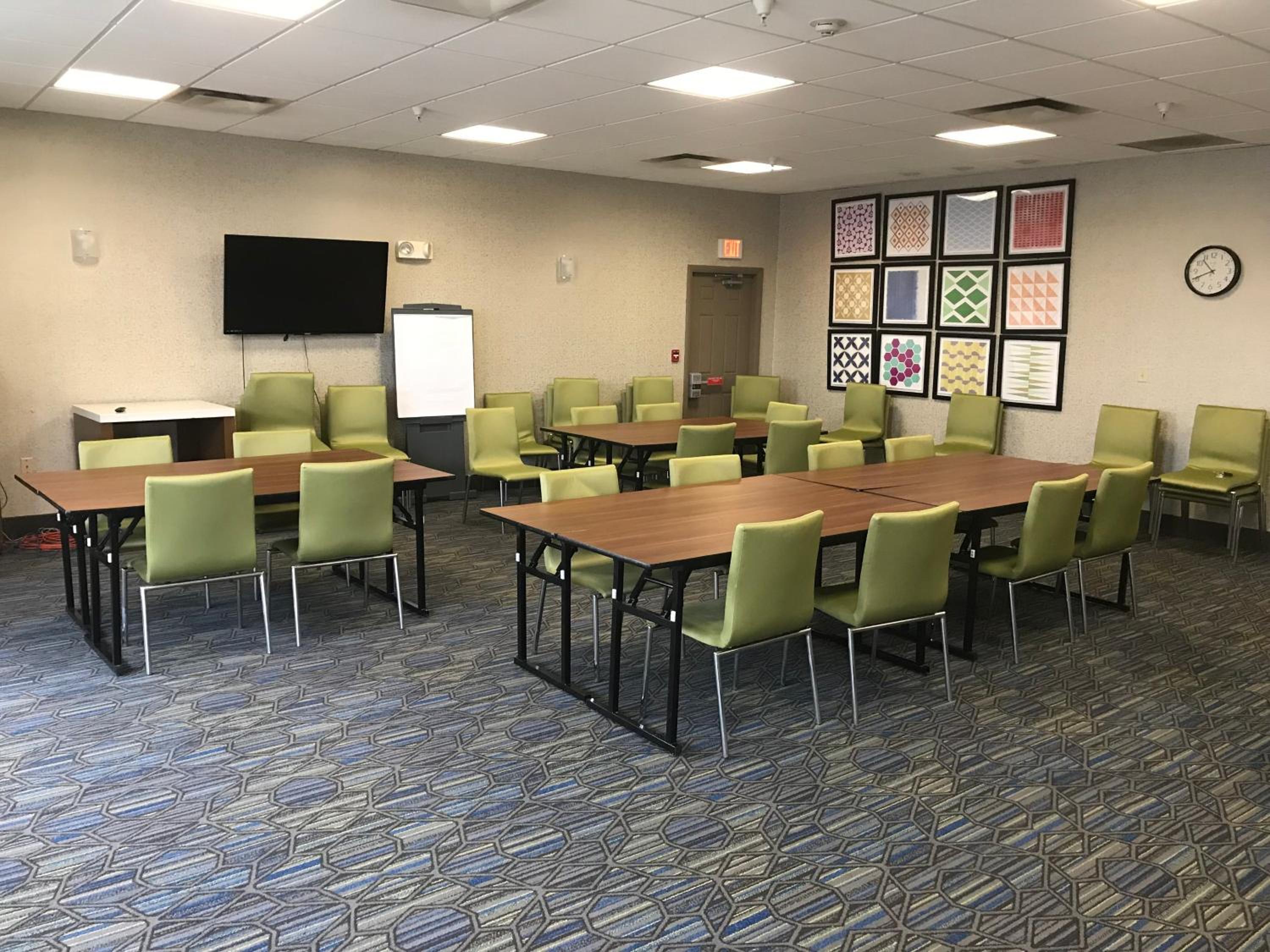 Holiday Inn Express Hotel  Suites Maryville, an IHG Hotel - Property Image 10