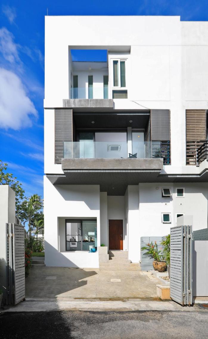 3 bed beachfront modern house in Kata Noi view 3