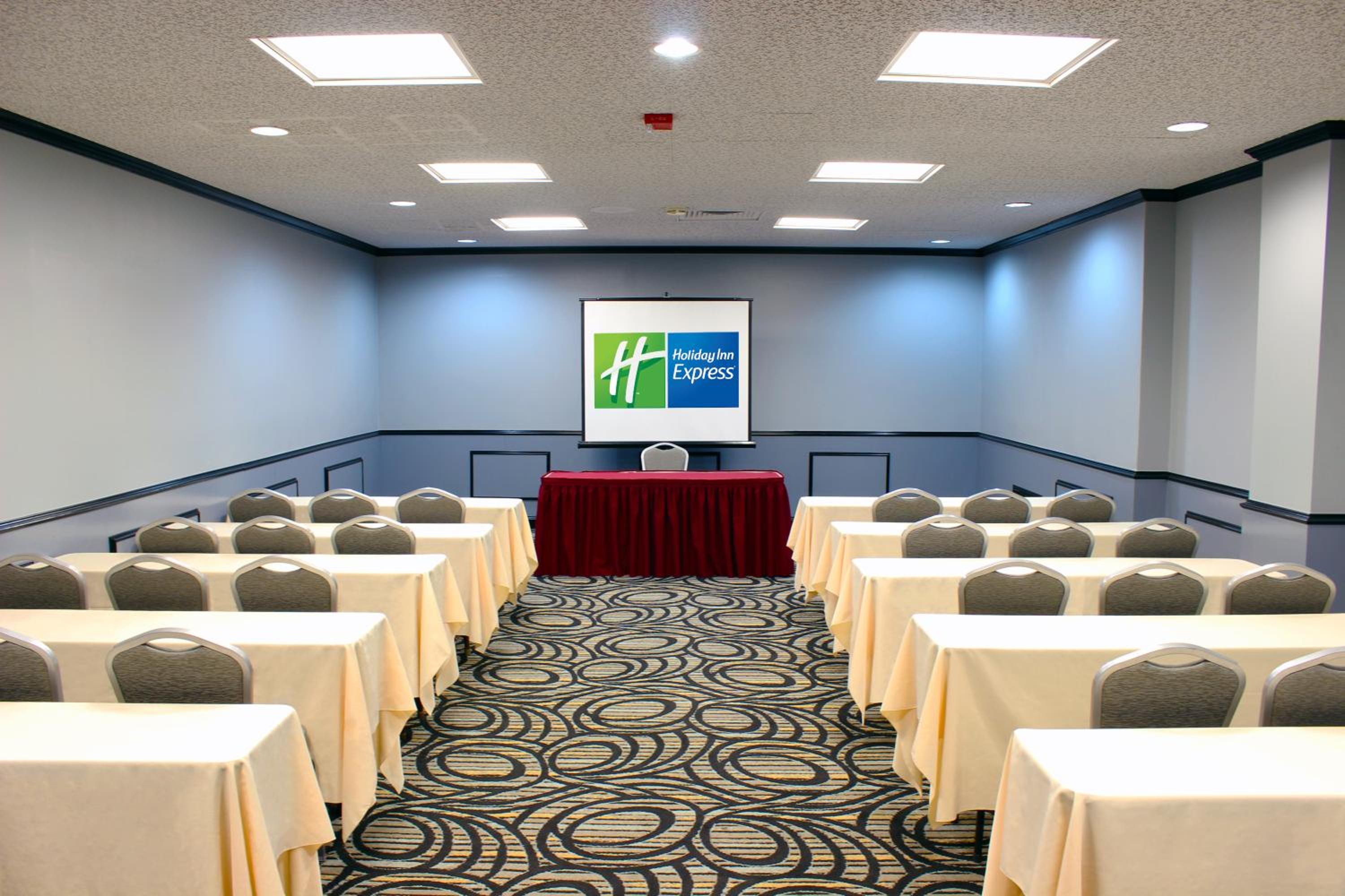 Van Nuys Vacations - Holiday Inn Express Van Nuys, an IHG Hotel - Property Image 37