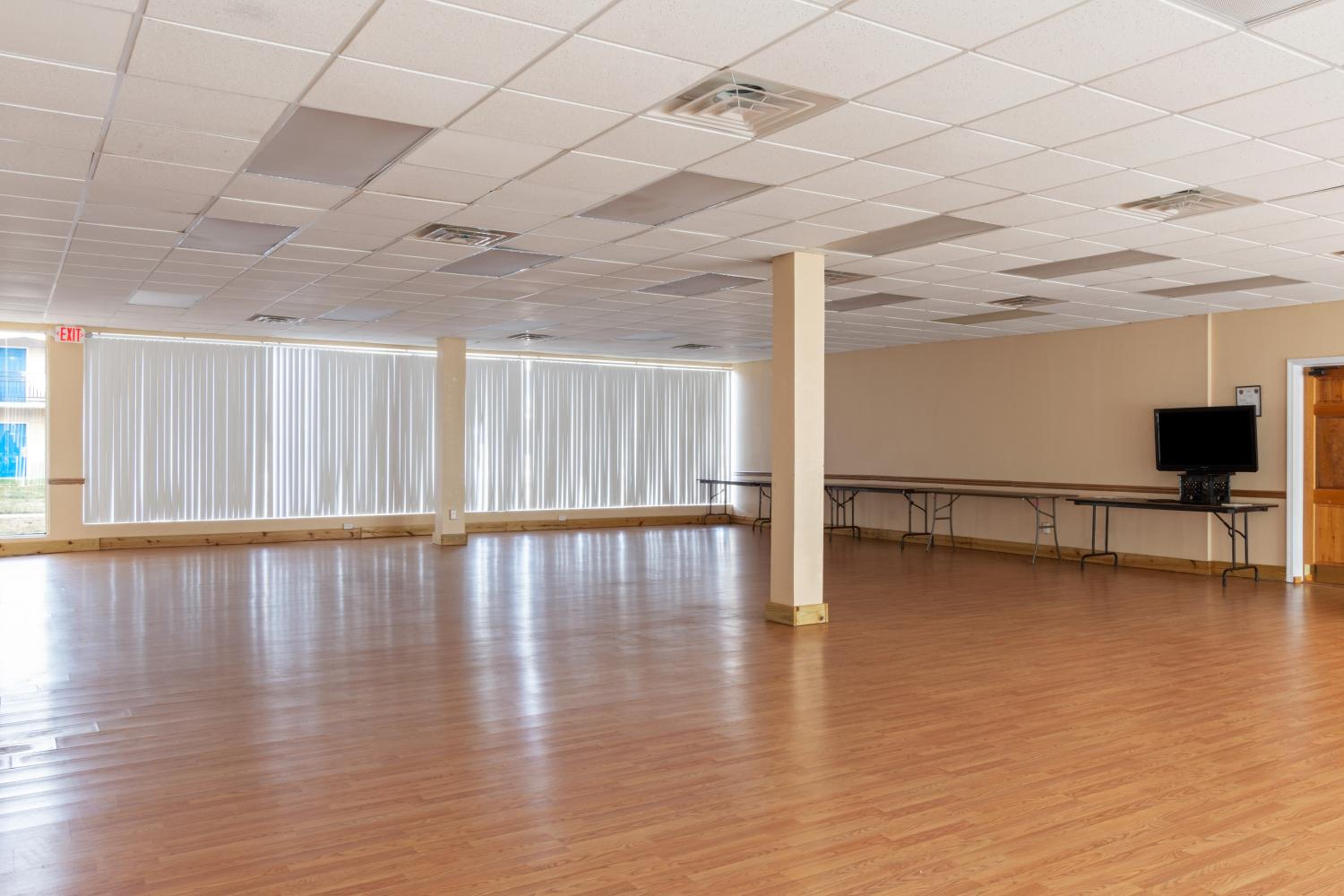 Traveler's Place Inn & Suites