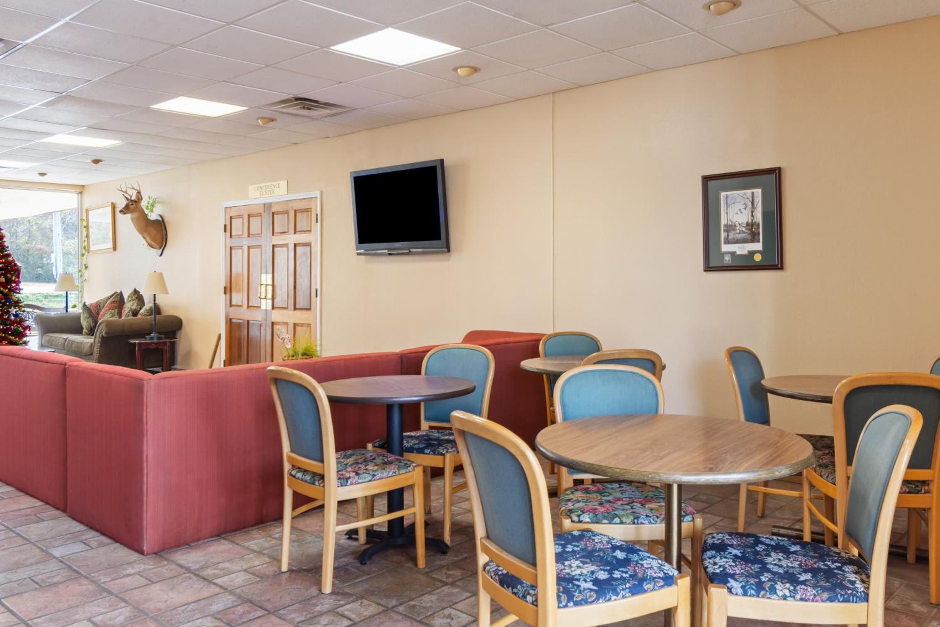 Traveler's Place Inn & Suites