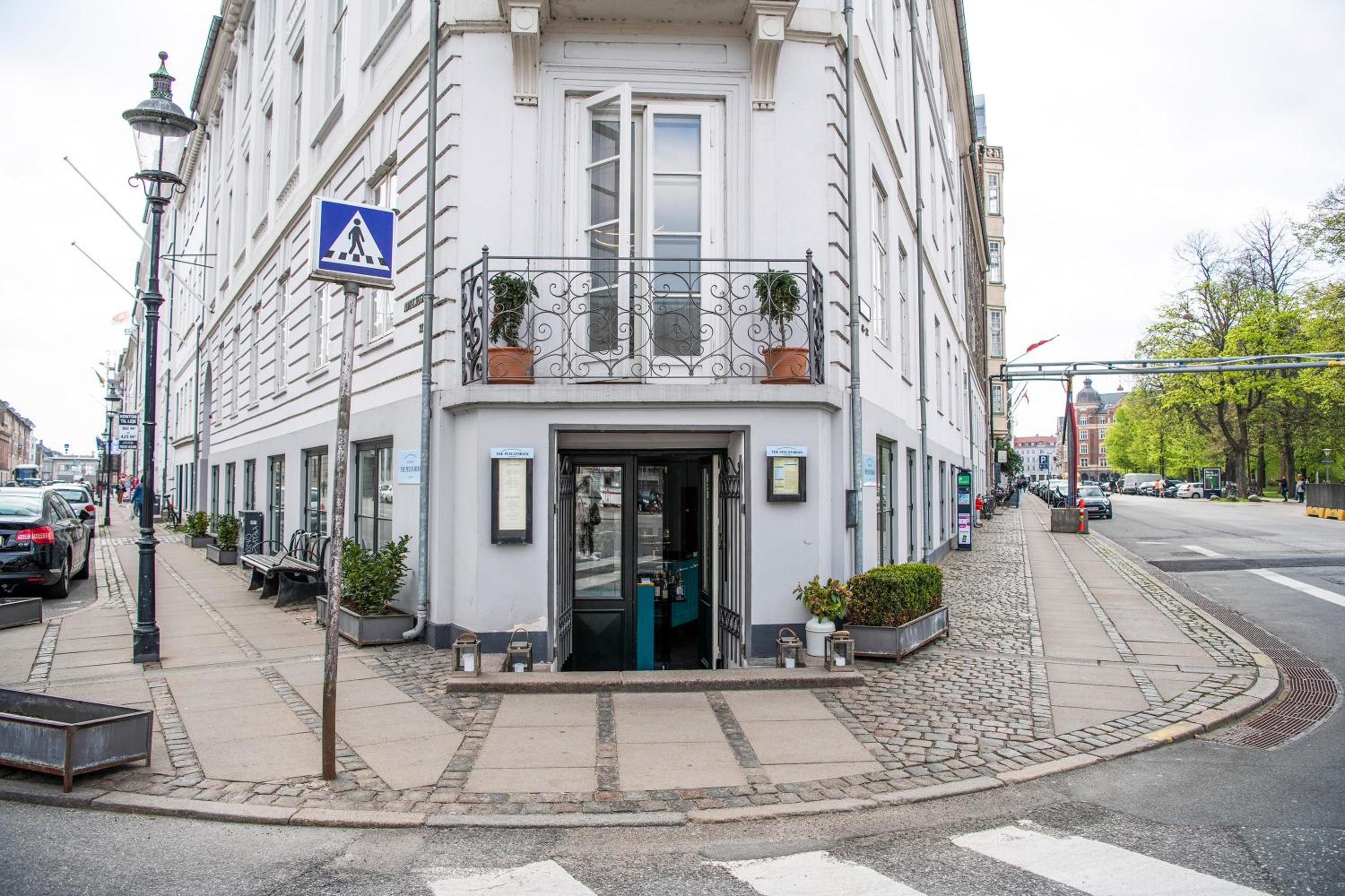 The Citadel Apartments by Daniel&Jacob's