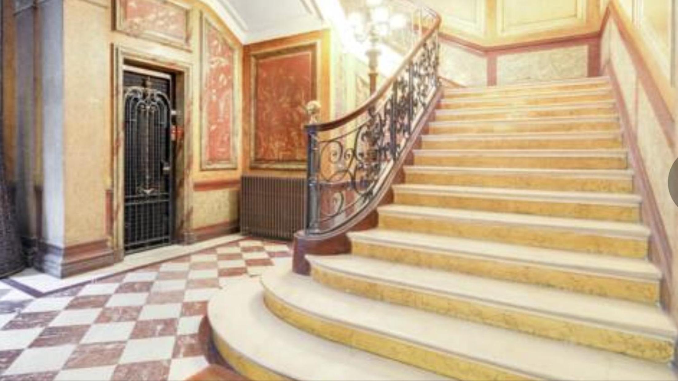21a Maréchal FOCH Avenue Paris CHAMPS-ELYSÉES