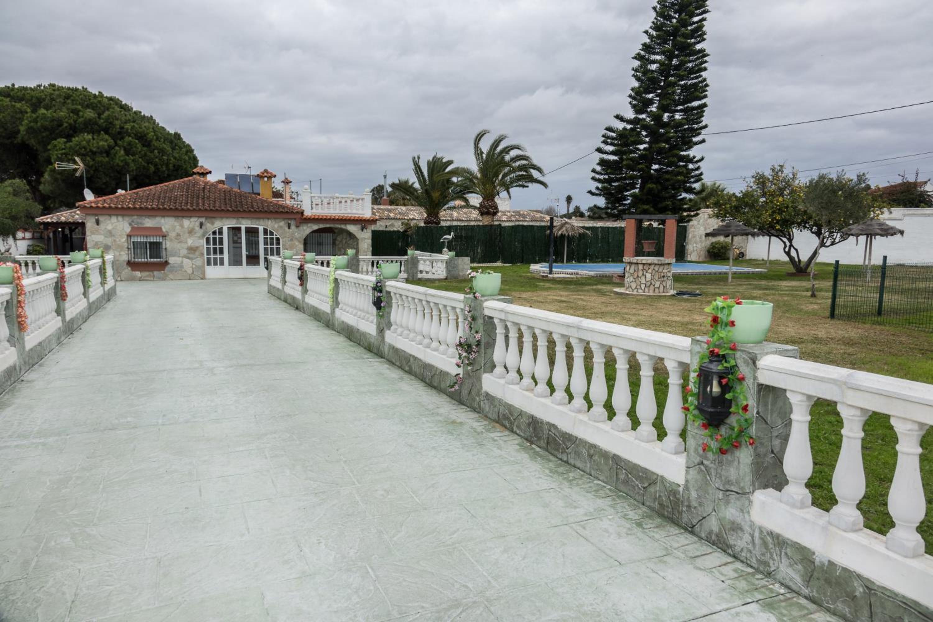 Chiclana de la Frontera Vacations - Chalet Bateria Colora - Property Image 1
