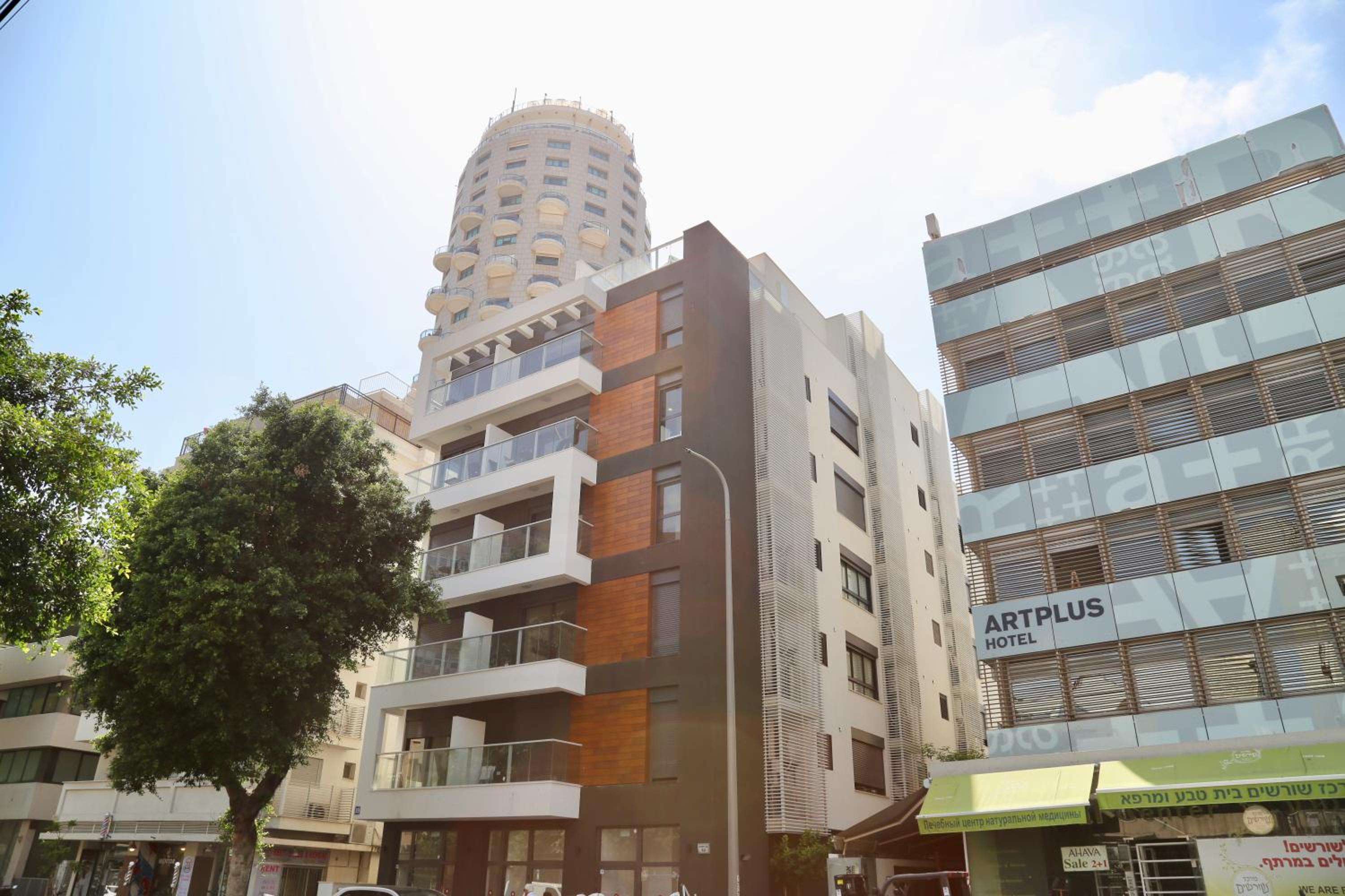 Sunny 1BR Penthouse by HolyGuest