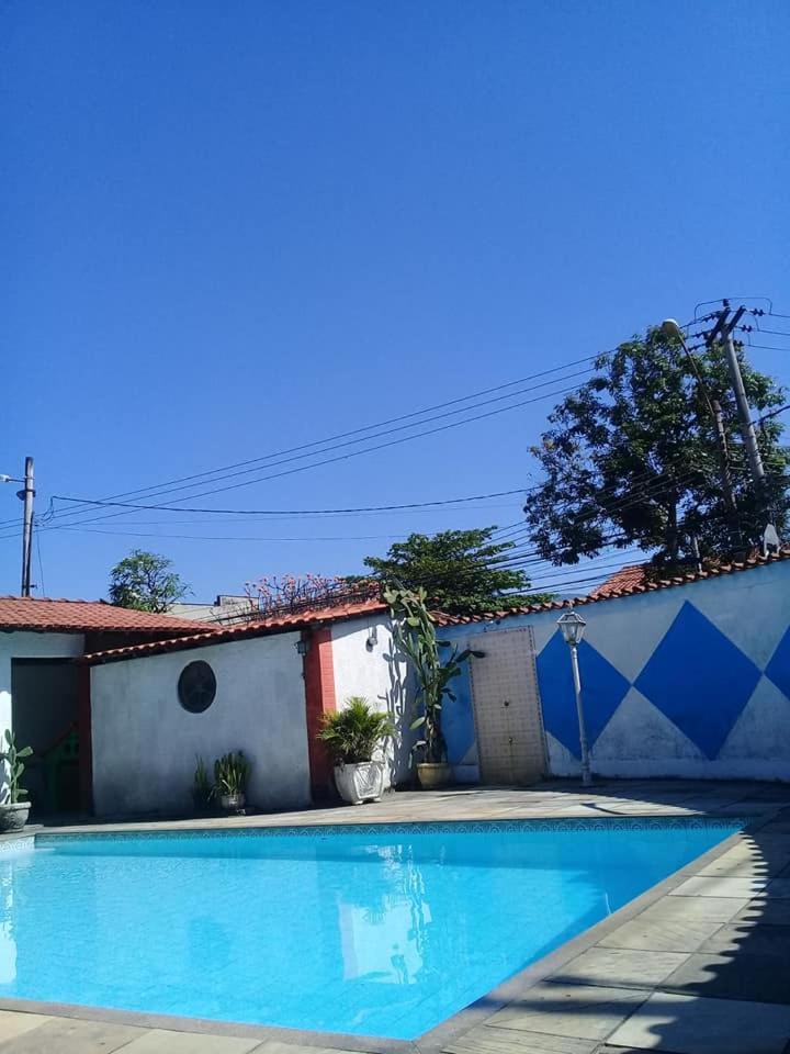 Casarão com piscina e churrasqueira
