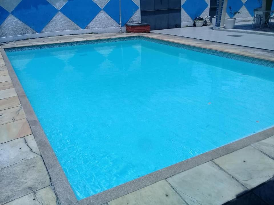 Casarão com piscina e churrasqueira
