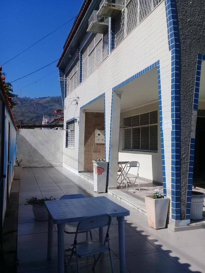 Casarão com piscina e churrasqueira