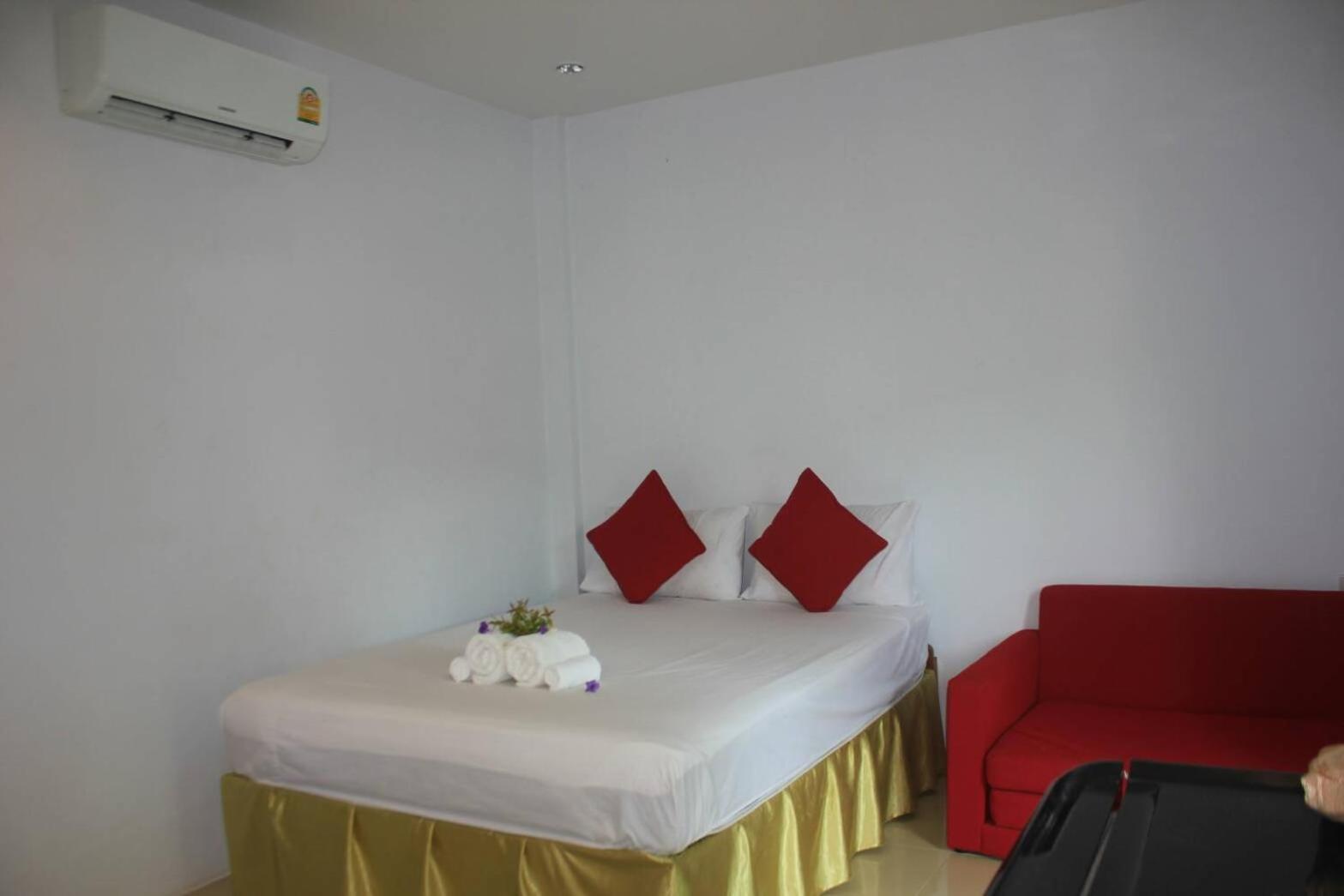 Baan Sri Lanta Sand