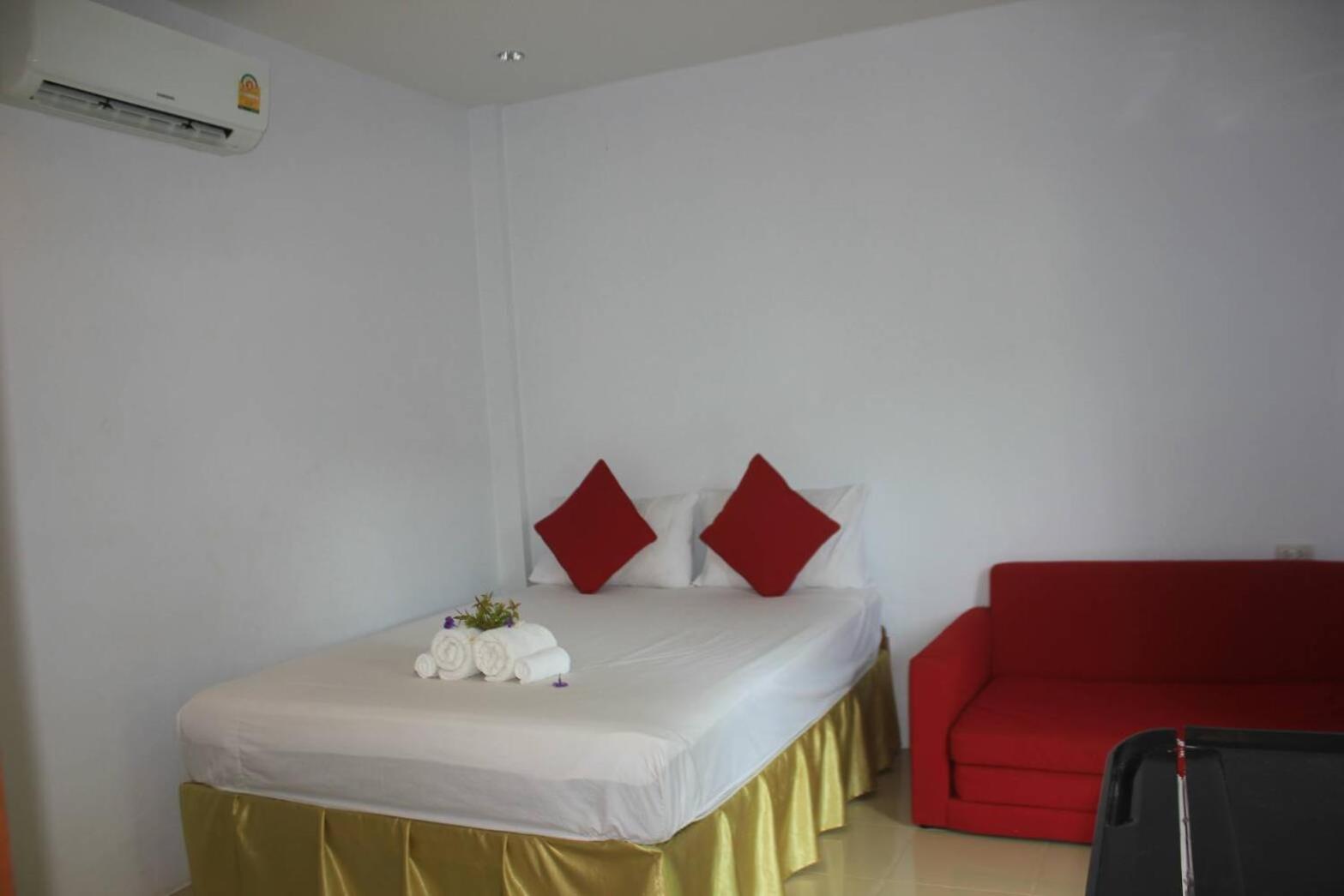 Baan Sri Lanta Sand