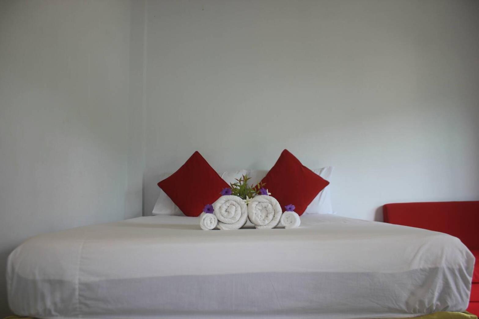 Baan Sri Lanta Sand