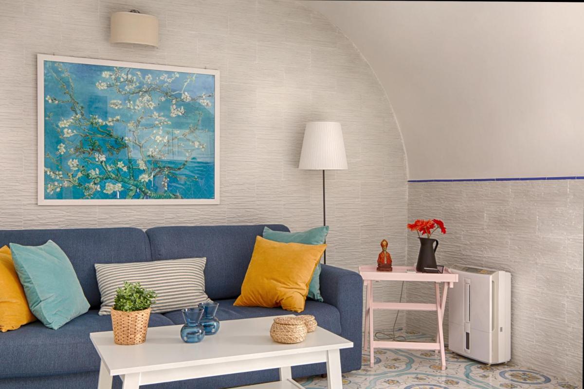 Lovely apartment near via dei Mille - Chiaia area photo 3