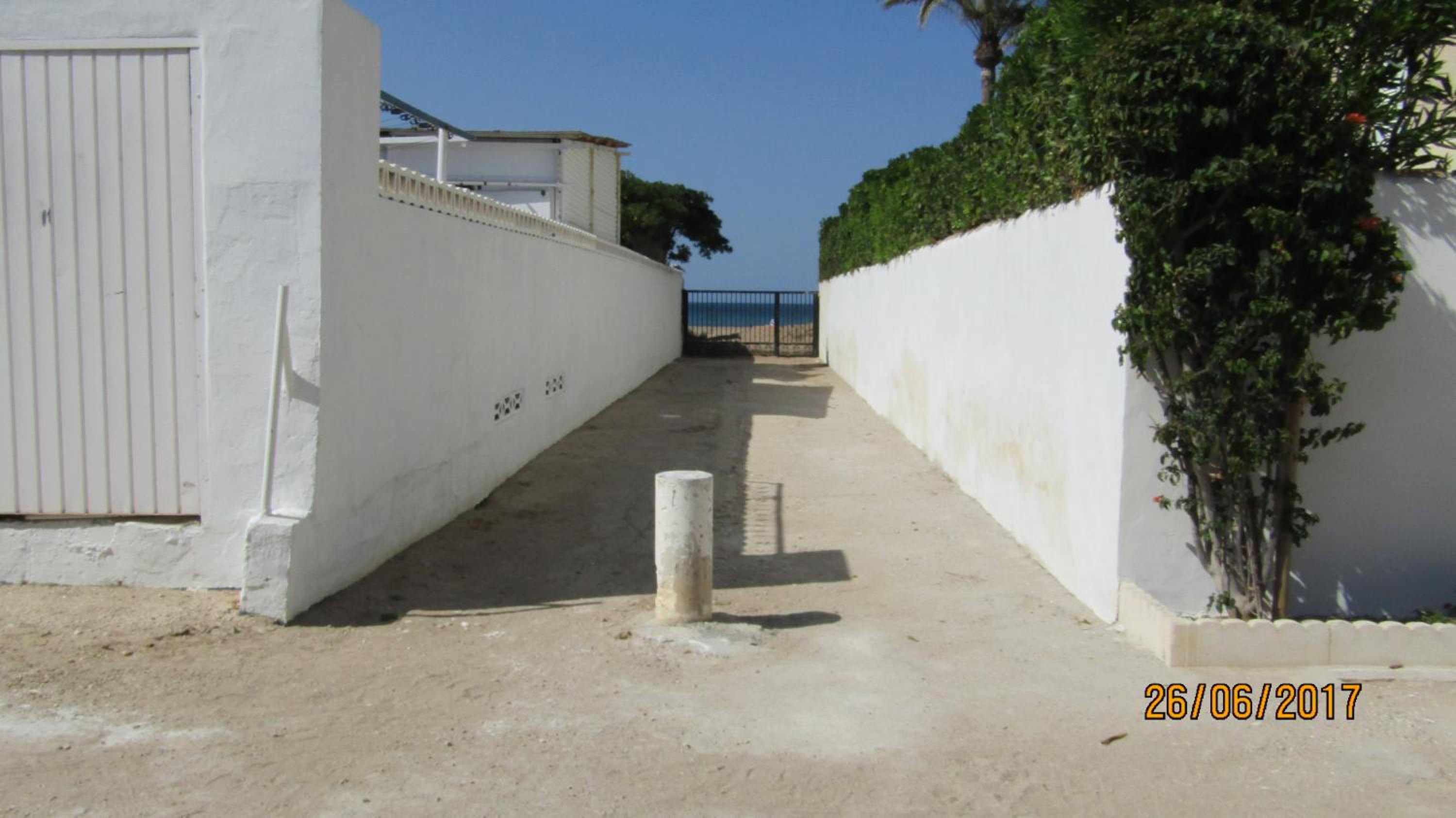 Planta baja primera linea de playa las marinas con acceso al mar view 4