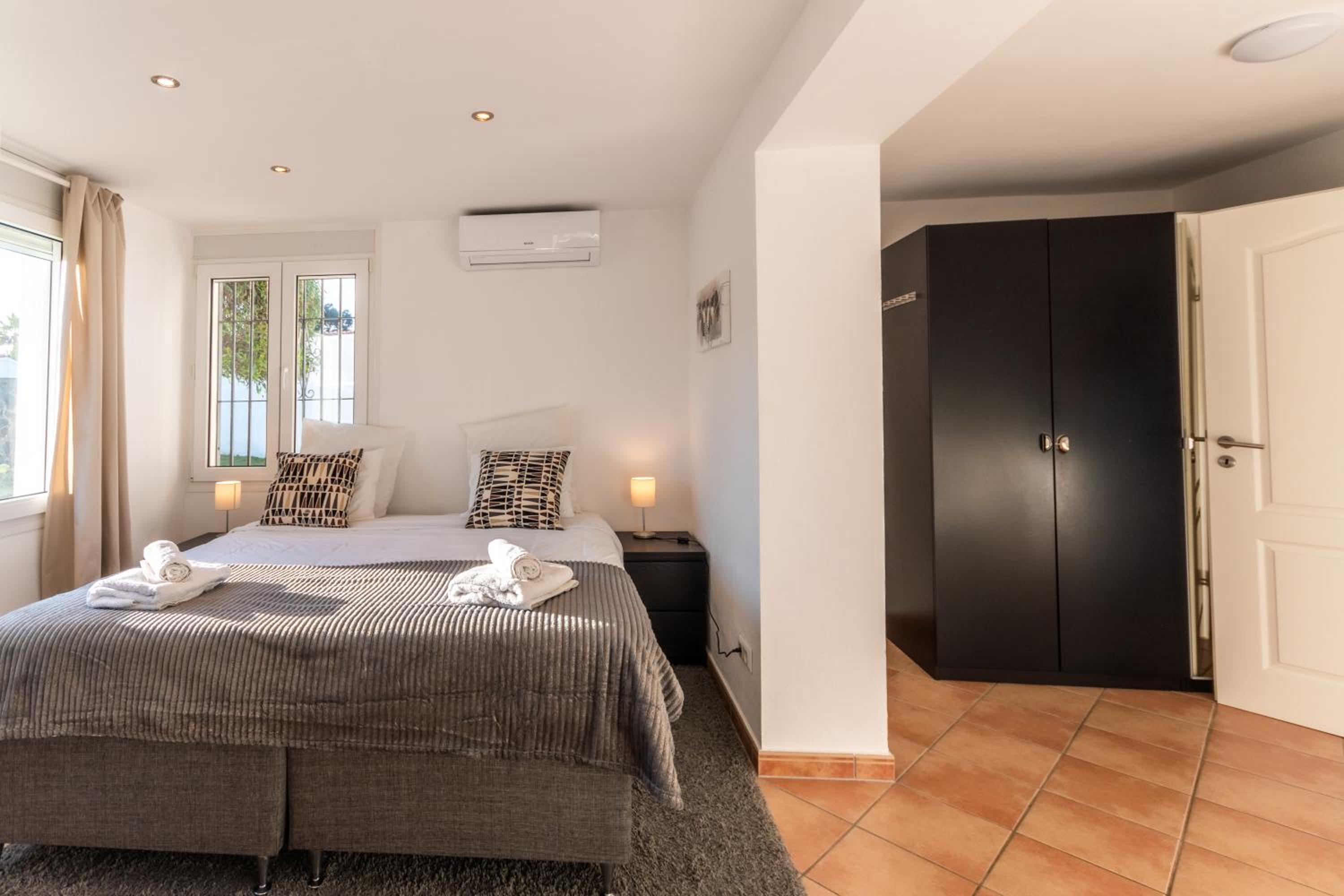 Beachfront with Private Terrace, Garden, BBQ, and Garage in Marbella view 4