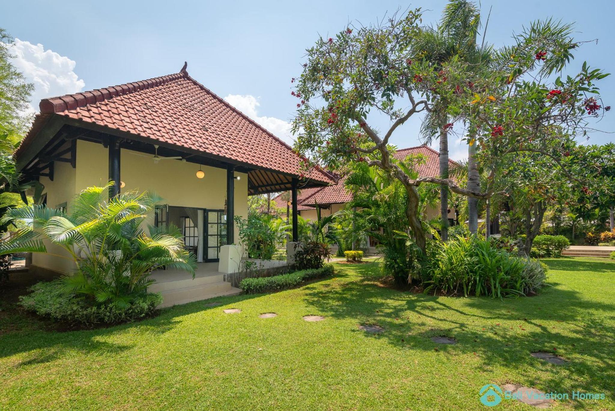 Beachfront Villa at Lovina 10P, Pool, BBQ view 4